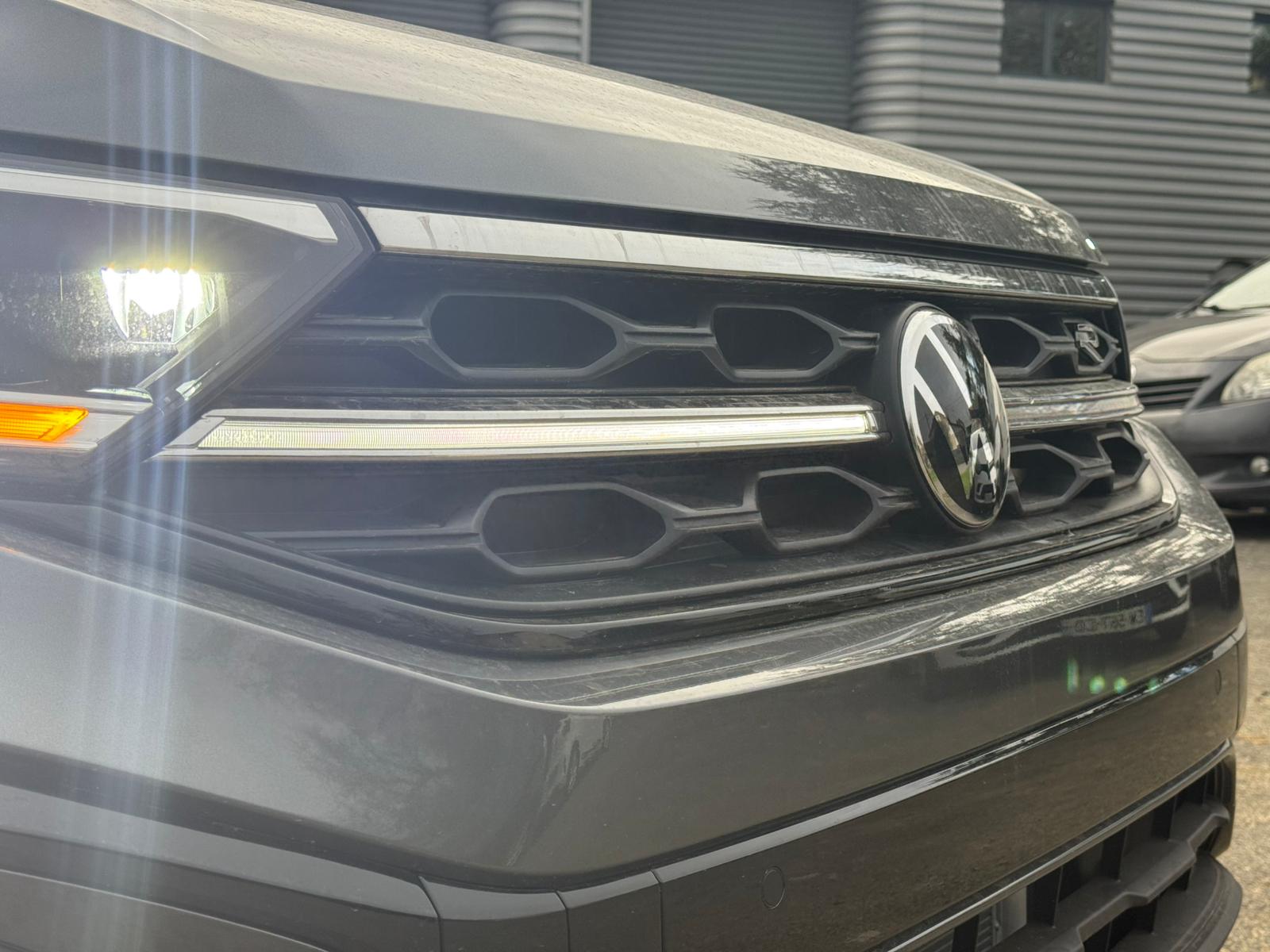 Achat VOLKSWAGEN T-ROC R-LINE 2.0 TDI 150 CH DSG7 AVEC CUIR 2026 en France pour importation en Algérie (Neuf). Spécialiste Export -3 ans, CCR, Mujahid chez DJ CAR. Réf 5ojsgku