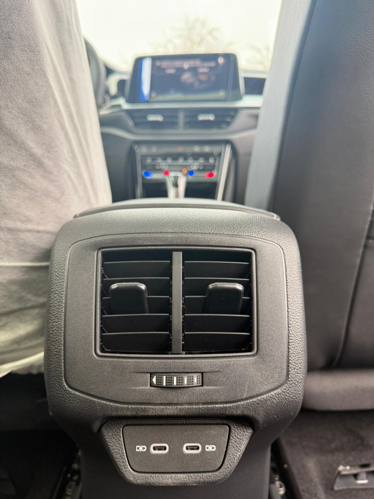 Achat VOLKSWAGEN T-ROC R-LINE 2.0 TDI 150 CH DSG7 AVEC CUIR 2026 en France pour importation en Algérie (Neuf). Spécialiste Export -3 ans, CCR, Mujahid chez DJ CAR. Réf 5ojsgku