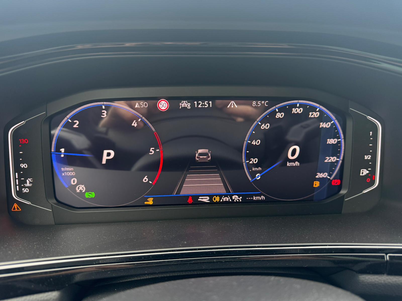 Achat VOLKSWAGEN T-ROC R-LINE 2.0 TDI 150 CH DSG7 AVEC CUIR 2026 en France pour importation en Algérie (Neuf). Spécialiste Export -3 ans, CCR, Mujahid chez DJ CAR. Réf 5ojsgku