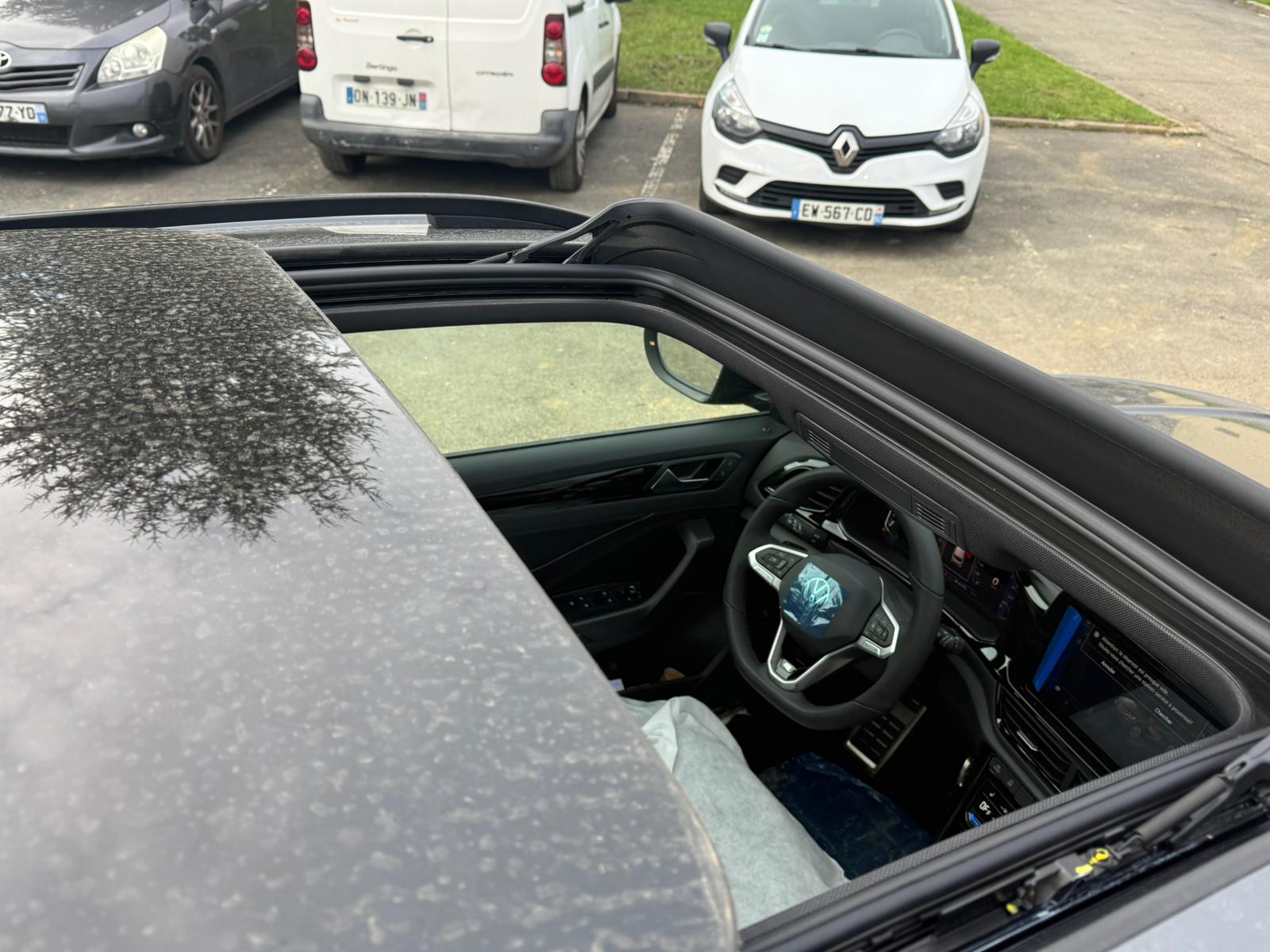 Achat VOLKSWAGEN T-ROC R-LINE 2.0 TDI 150 CH DSG7 AVEC CUIR 2026 en France pour importation en Algérie (Neuf). Spécialiste Export -3 ans, CCR, Mujahid chez DJ CAR. Réf 5ojsgku