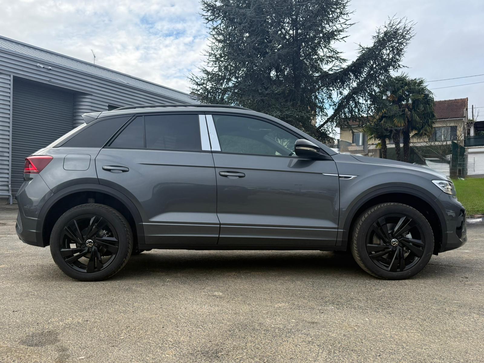 Achat VOLKSWAGEN T-ROC R-LINE 2.0 TDI 150 CH DSG7 AVEC CUIR 2026 en France pour importation en Algérie (Neuf). Spécialiste Export -3 ans, CCR, Mujahid chez DJ CAR. Réf 5ojsgku