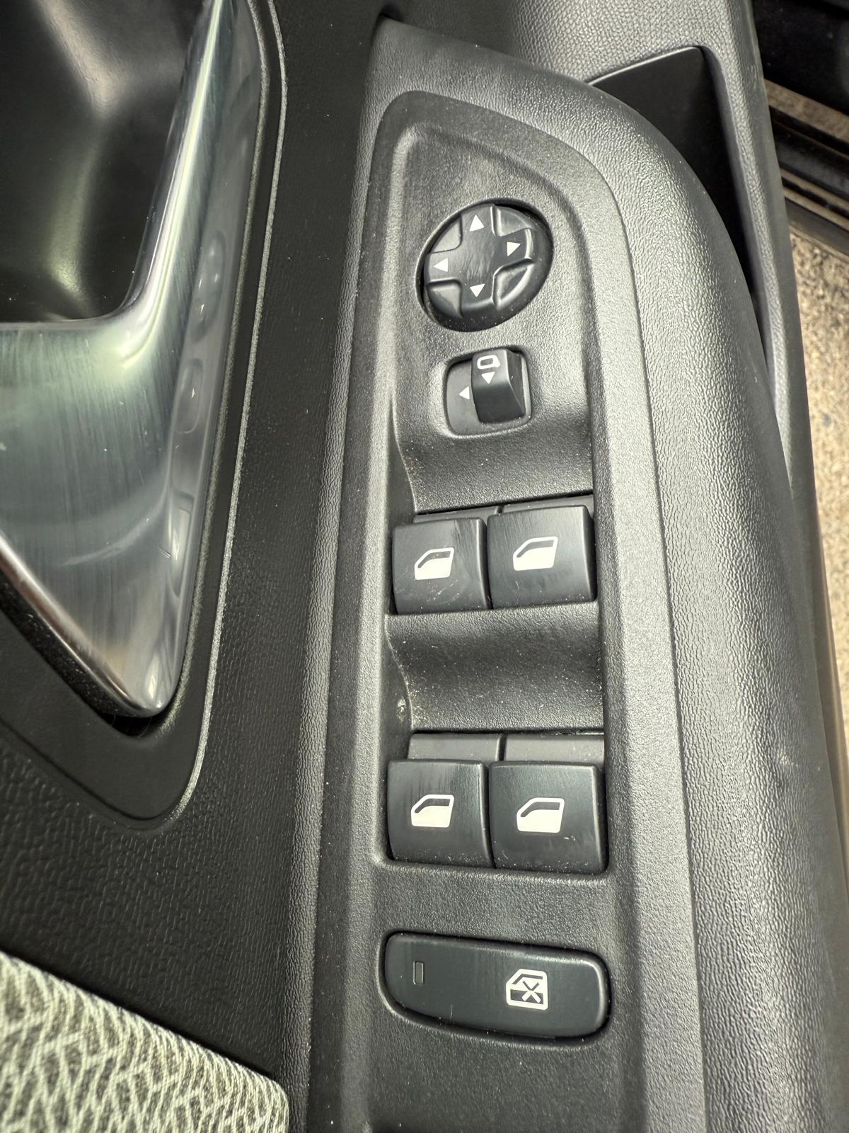 Achat CITROEN C4 1.2 PURETECH 130 CH S&S BVM6 MAX 14/05/2024 en France pour importation en Algérie (Occasion). Spécialiste Export -3 ans, CCR, Mujahid chez DJ CAR. Réf oimk85b