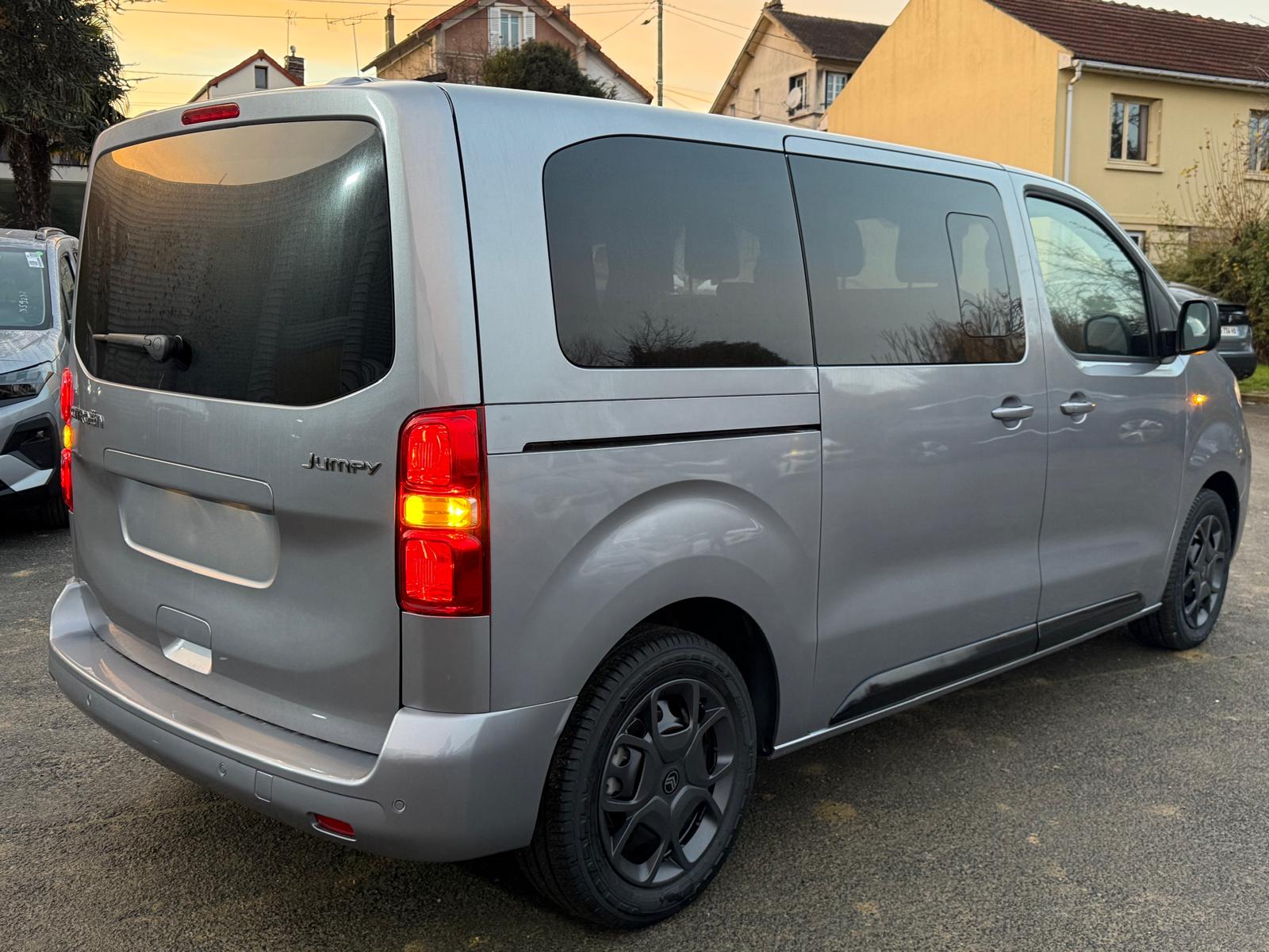 Achat CITROEN JUMPY COMBI 9P 2.0 HDI 150CH BVM6 2026 en France pour importation en Algérie (Neuf). Spécialiste Export -3 ans, CCR, Mujahid chez DJ CAR. Réf 12cex04f