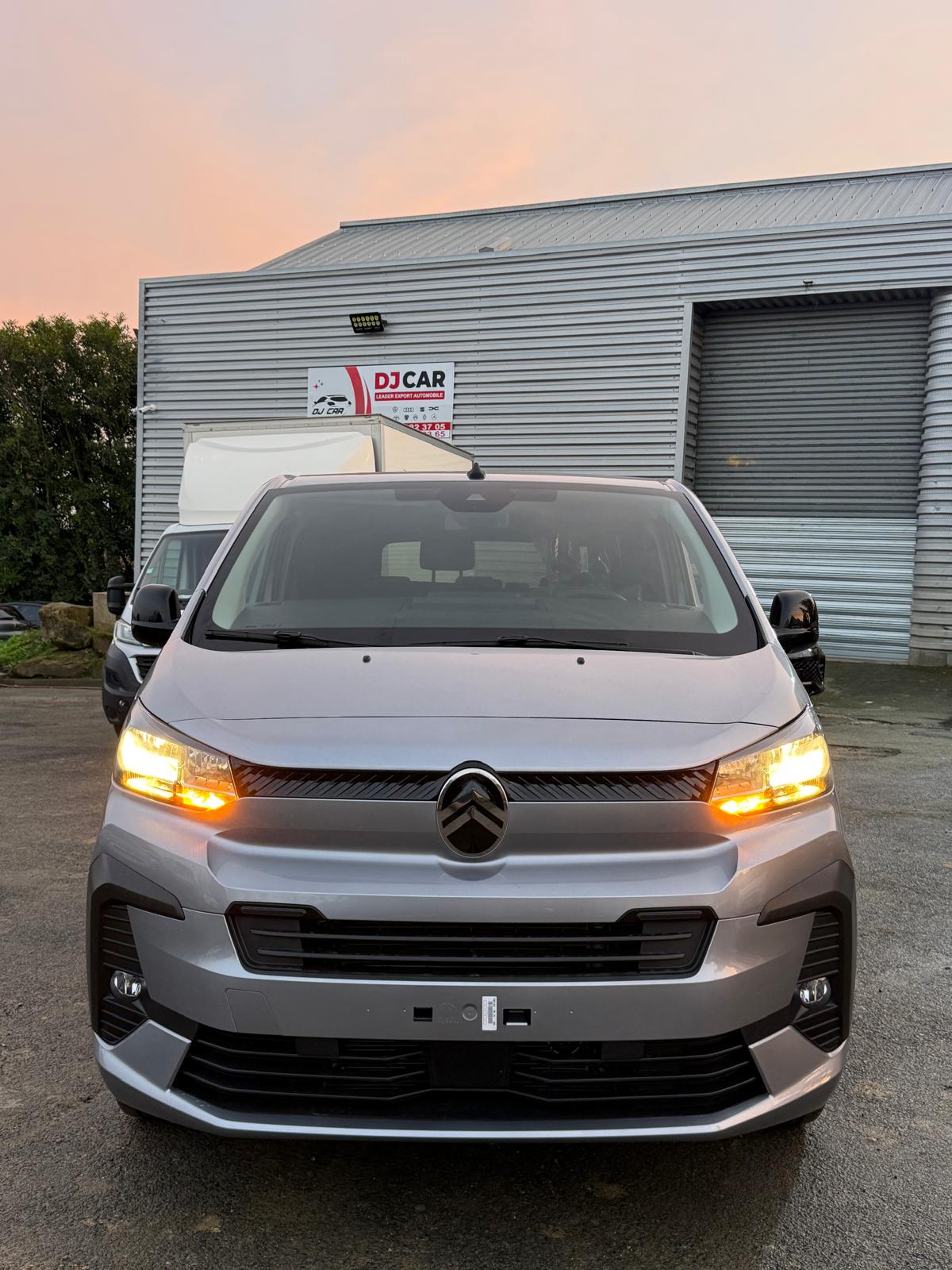 Achat CITROEN JUMPY COMBI 9P 2.0 HDI 150CH BVM6 2026 en France pour importation en Algérie (Neuf). Spécialiste Export -3 ans, CCR, Mujahid chez DJ CAR. Réf 12cex04f