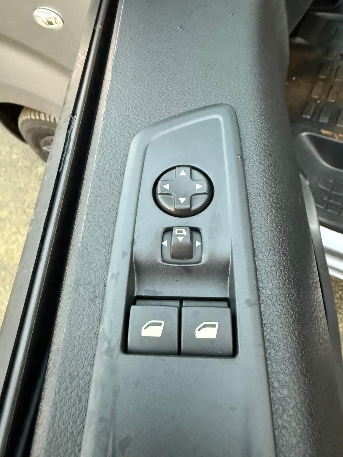 Achat CITROEN JUMPY COMBI 9P 2.0 HDI 150CH BVM6 2026 en France pour importation en Algérie (Neuf). Spécialiste Export -3 ans, CCR, Mujahid chez DJ CAR. Réf 12cex04f