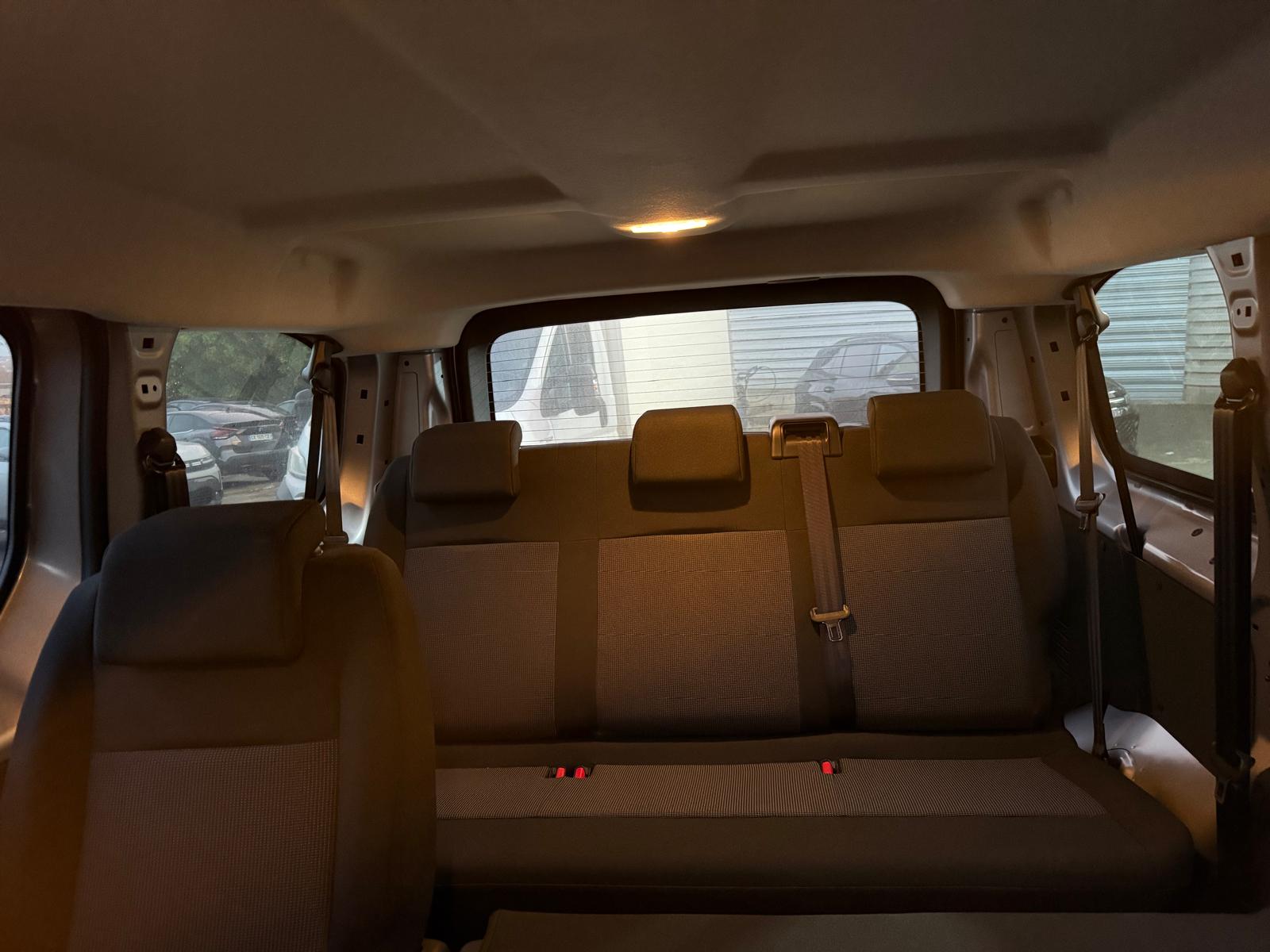 Achat CITROEN JUMPY COMBI 9P 2.0 HDI 150CH BVM6 2026 en France pour importation en Algérie (Neuf). Spécialiste Export -3 ans, CCR, Mujahid chez DJ CAR. Réf 12cex04f