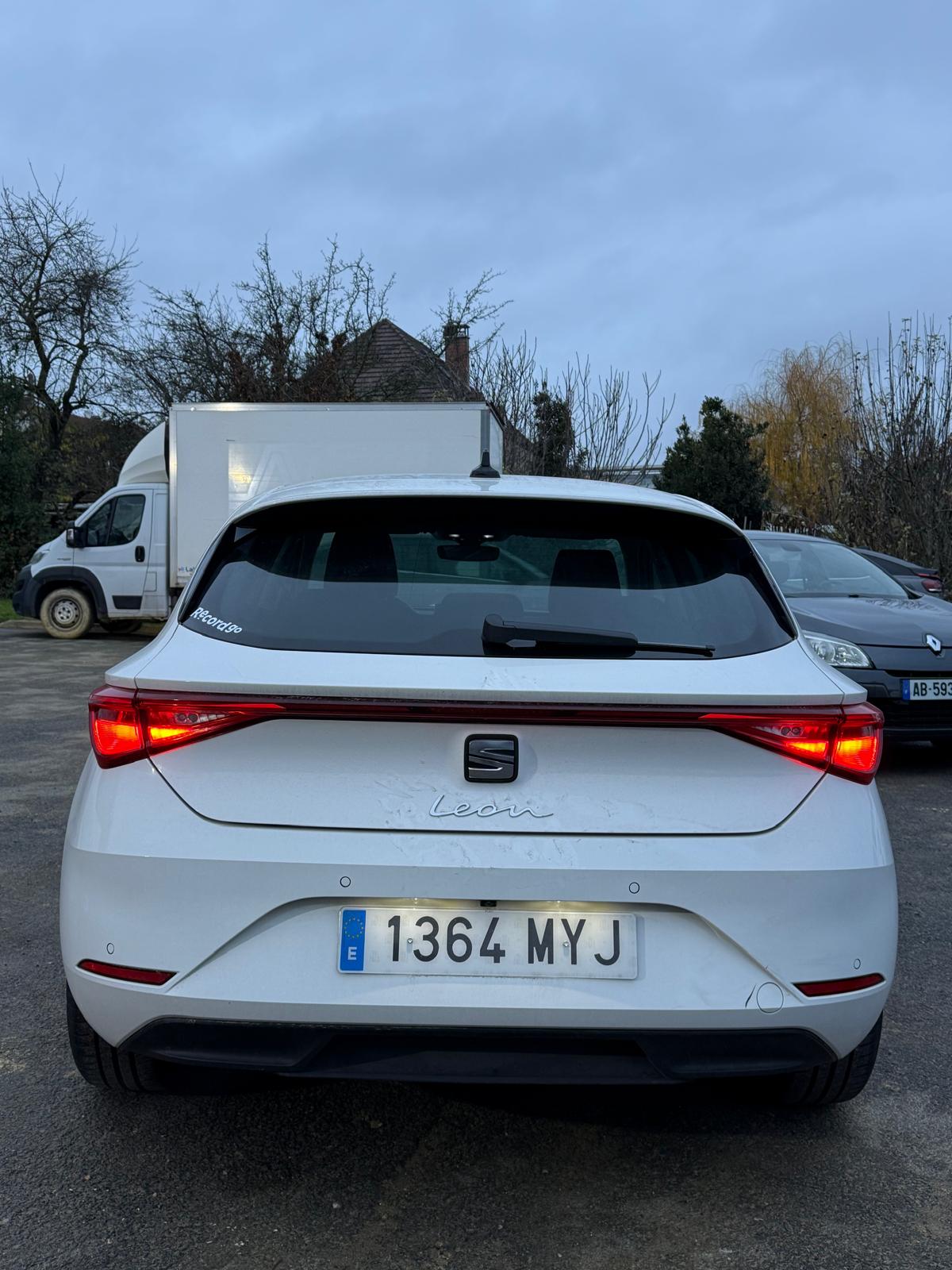 Achat SEAT LEON STYLE IV 1.5 TSI 115 CH DSG 11/02/2025 en France pour importation en Algérie (Occasion). Spécialiste Export -3 ans, CCR, Mujahid chez DJ CAR. Réf 5km3ljt2