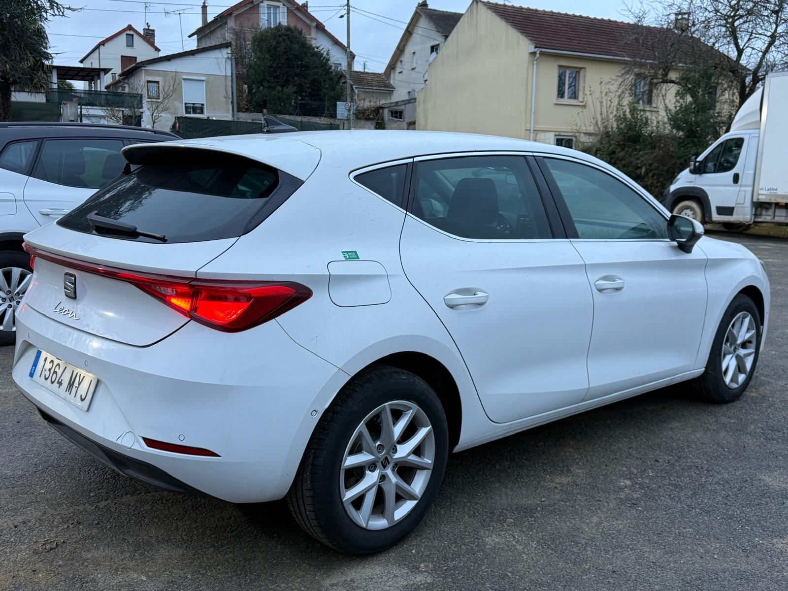 Achat SEAT LEON STYLE IV 1.5 TSI 115 CH DSG 11/02/2025 en France pour importation en Algérie (Occasion). Spécialiste Export -3 ans, CCR, Mujahid chez DJ CAR. Réf 5km3ljt2