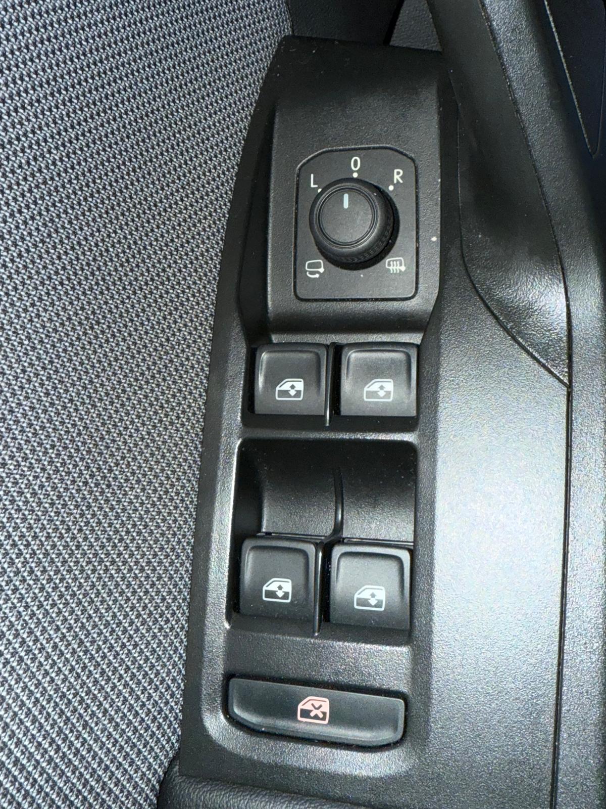 Achat SEAT LEON STYLE IV 1.5 TSI 115 CH DSG 11/02/2025 en France pour importation en Algérie (Occasion). Spécialiste Export -3 ans, CCR, Mujahid chez DJ CAR. Réf 5km3ljt2