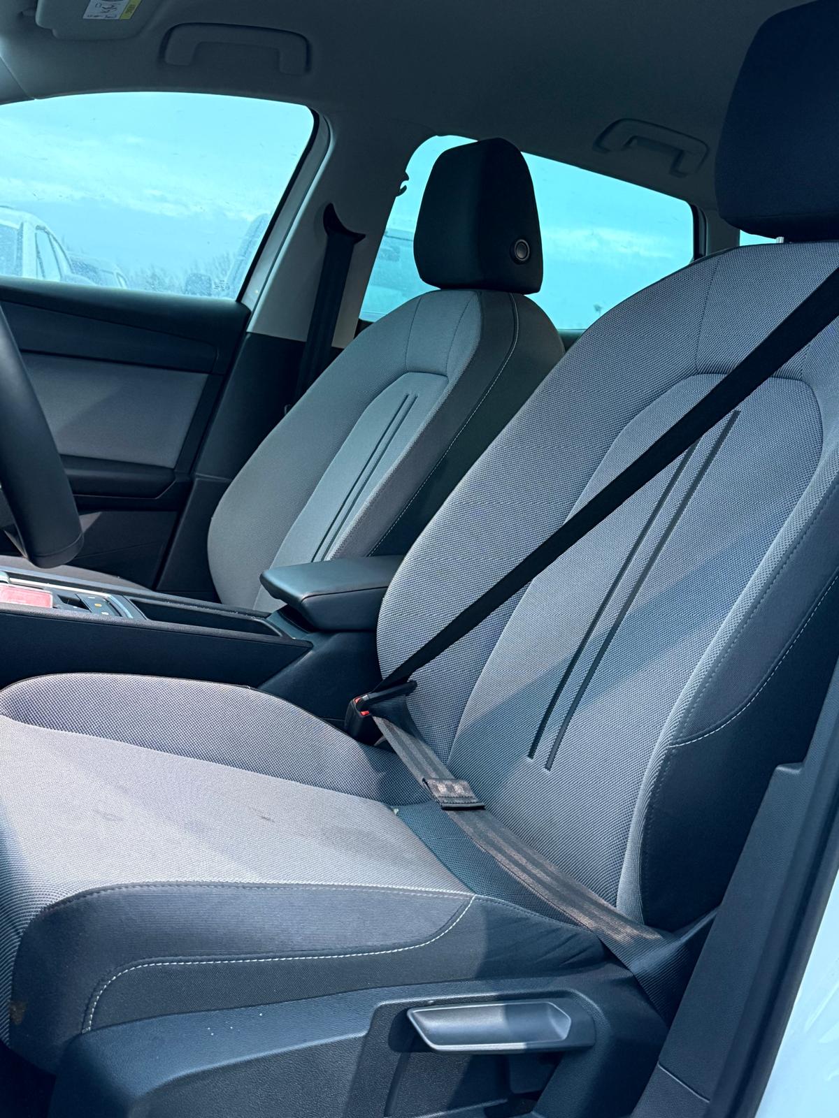 Achat SEAT LEON STYLE IV 1.5 TSI 115 CH DSG 11/02/2025 en France pour importation en Algérie (Occasion). Spécialiste Export -3 ans, CCR, Mujahid chez DJ CAR. Réf 5km3ljt2