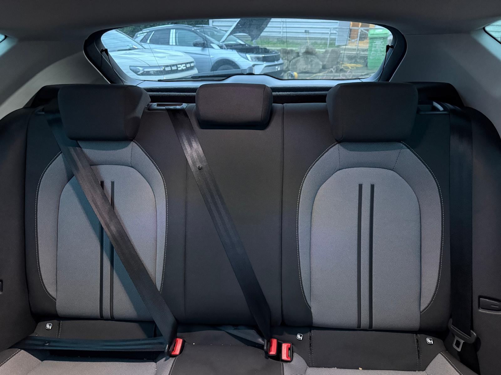 Achat SEAT LEON STYLE IV 1.5 TSI 115 CH DSG 11/02/2025 en France pour importation en Algérie (Occasion). Spécialiste Export -3 ans, CCR, Mujahid chez DJ CAR. Réf 5km3ljt2