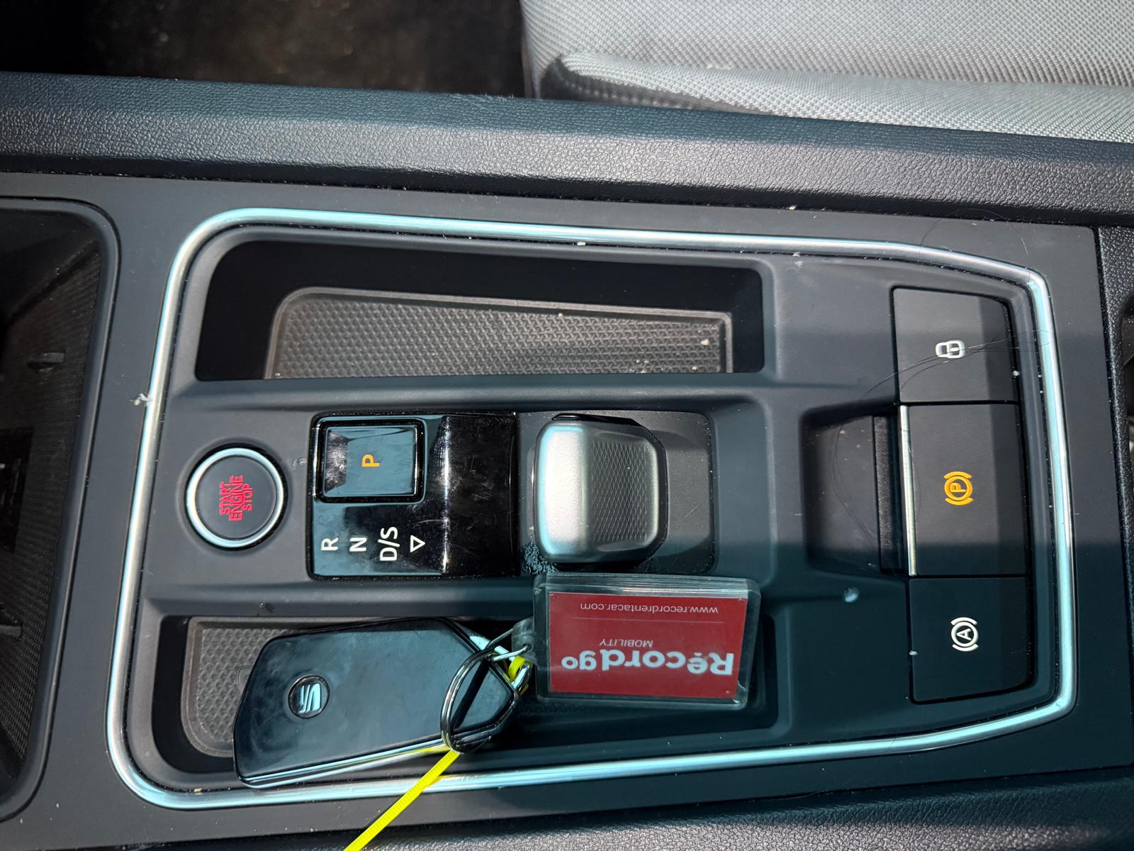 Achat SEAT LEON STYLE IV 1.5 TSI 115 CH DSG 11/02/2025 en France pour importation en Algérie (Occasion). Spécialiste Export -3 ans, CCR, Mujahid chez DJ CAR. Réf 5km3ljt2