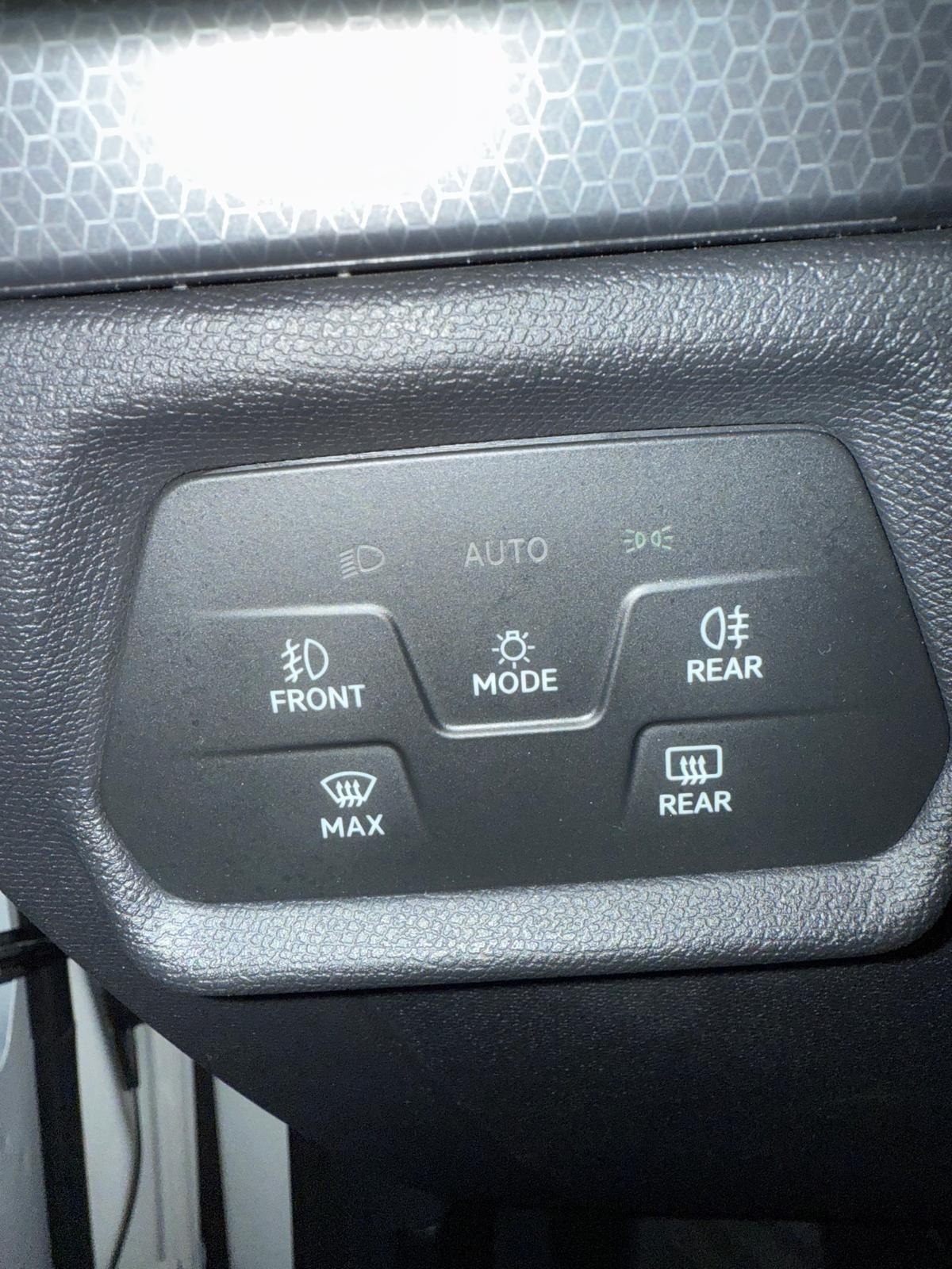 Achat SEAT LEON STYLE IV 1.5 TSI 115 CH DSG 11/02/2025 en France pour importation en Algérie (Occasion). Spécialiste Export -3 ans, CCR, Mujahid chez DJ CAR. Réf 5km3ljt2