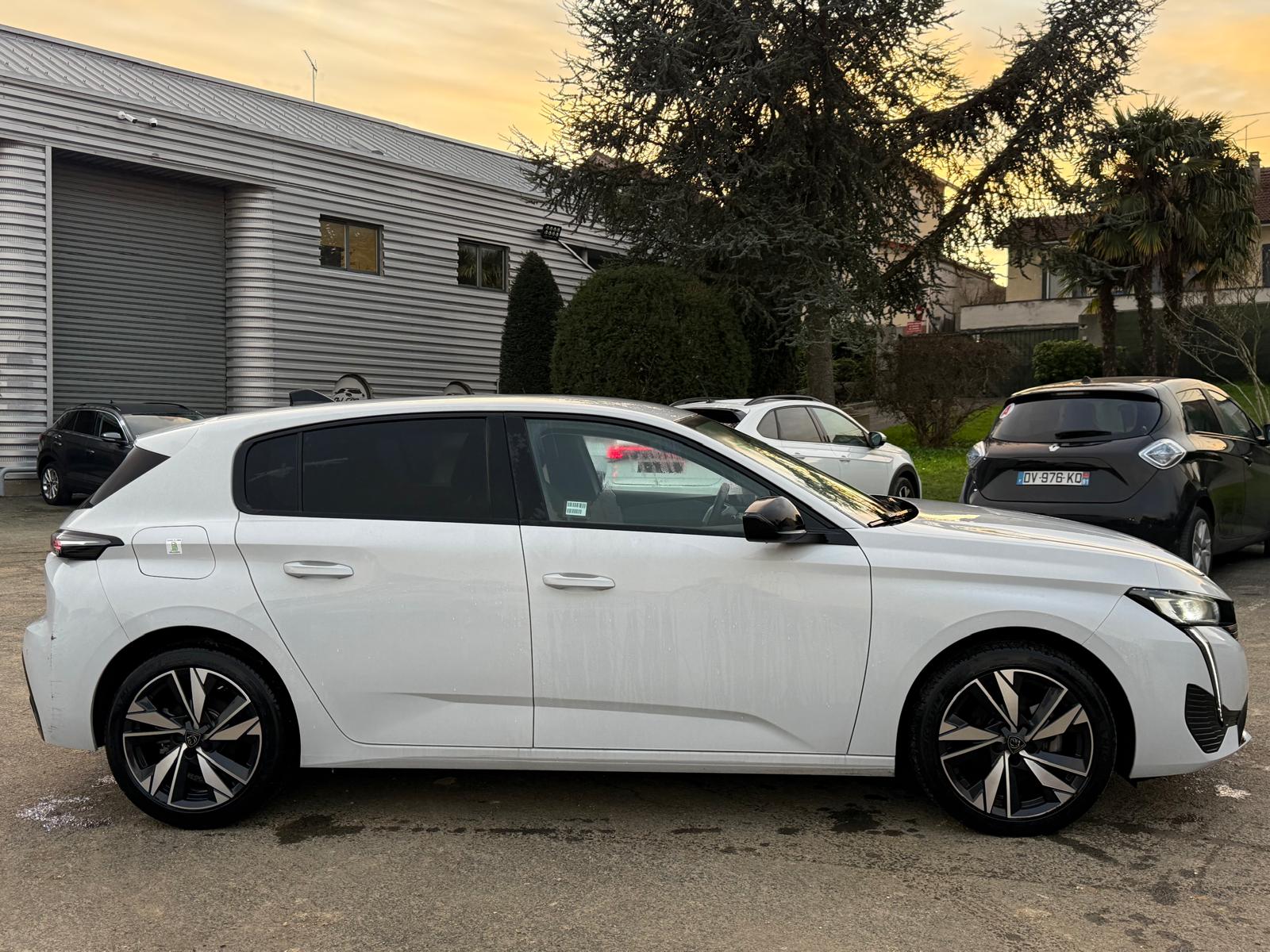 Achat PEUGEOT 308 ALLURE PACK 1.2 PURETECH 130CH 21/11/2023 en France pour importation en Algérie (Occasion). Spécialiste Export -3 ans, CCR, Mujahid chez DJ CAR. Réf ibmc9r504