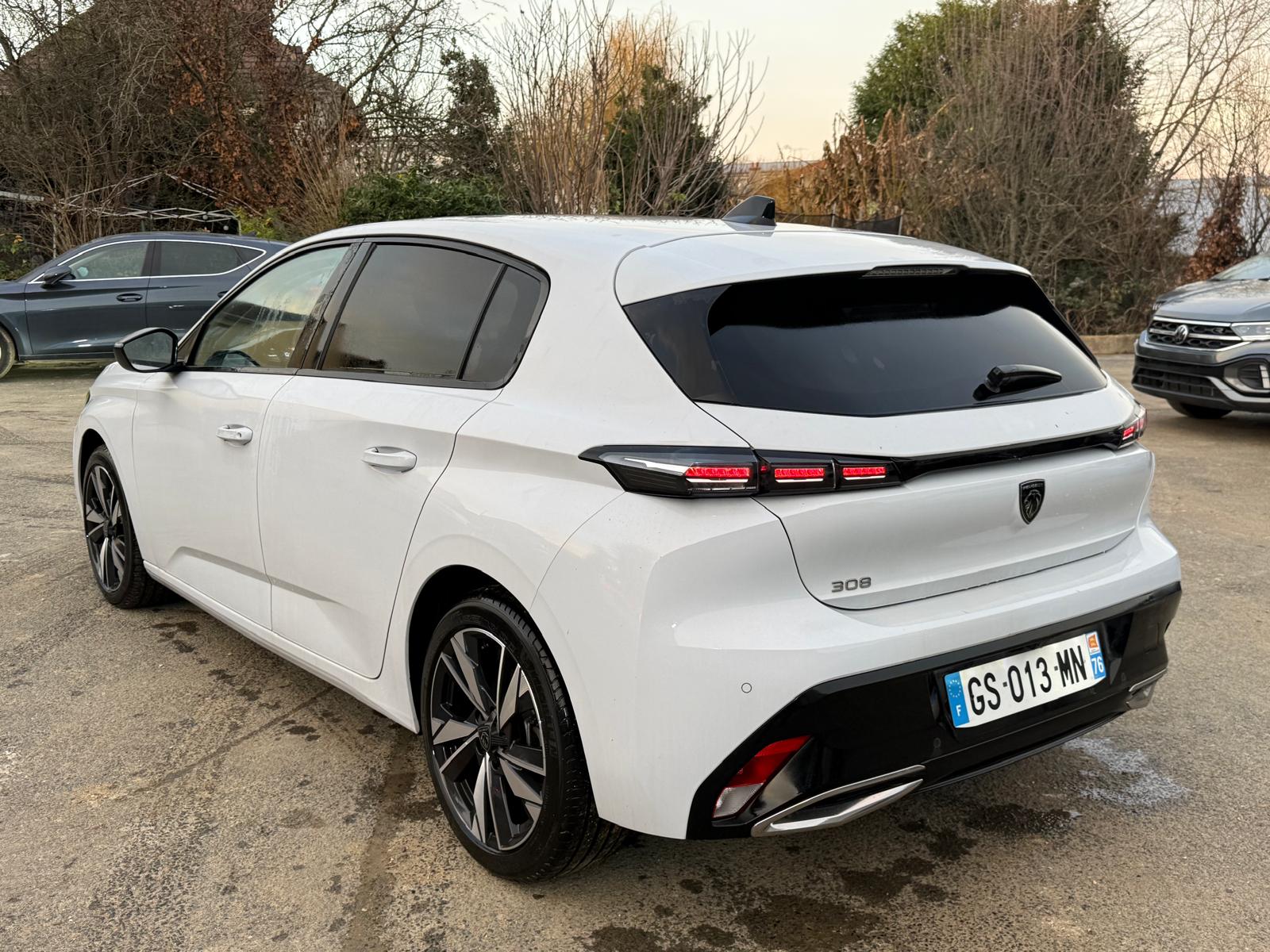 Achat PEUGEOT 308 ALLURE PACK 1.2 PURETECH 130CH 21/11/2023 en France pour importation en Algérie (Occasion). Spécialiste Export -3 ans, CCR, Mujahid chez DJ CAR. Réf ibmc9r504