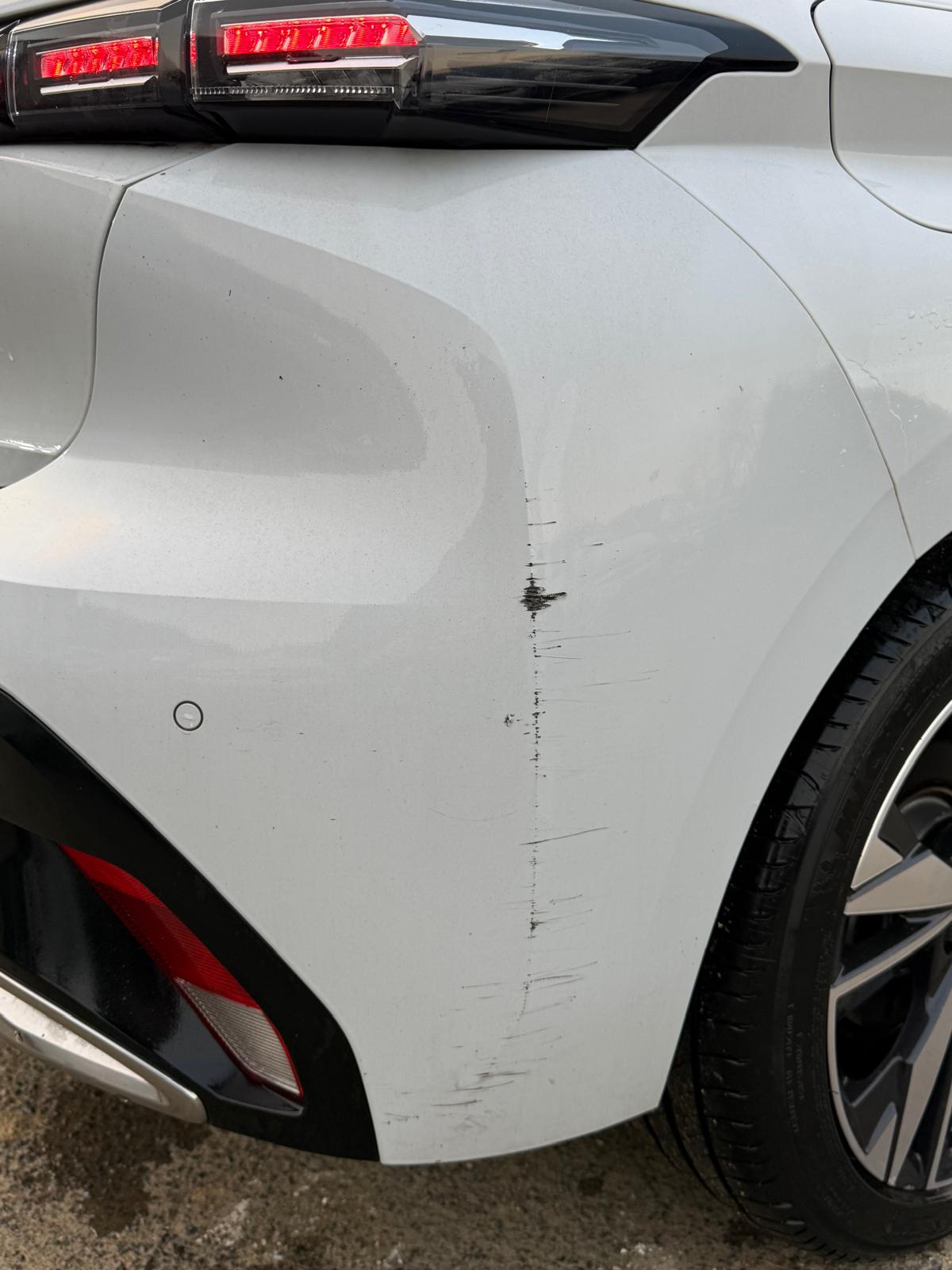 Achat PEUGEOT 308 ALLURE PACK 1.2 PURETECH 130CH 21/11/2023 en France pour importation en Algérie (Occasion). Spécialiste Export -3 ans, CCR, Mujahid chez DJ CAR. Réf ibmc9r504