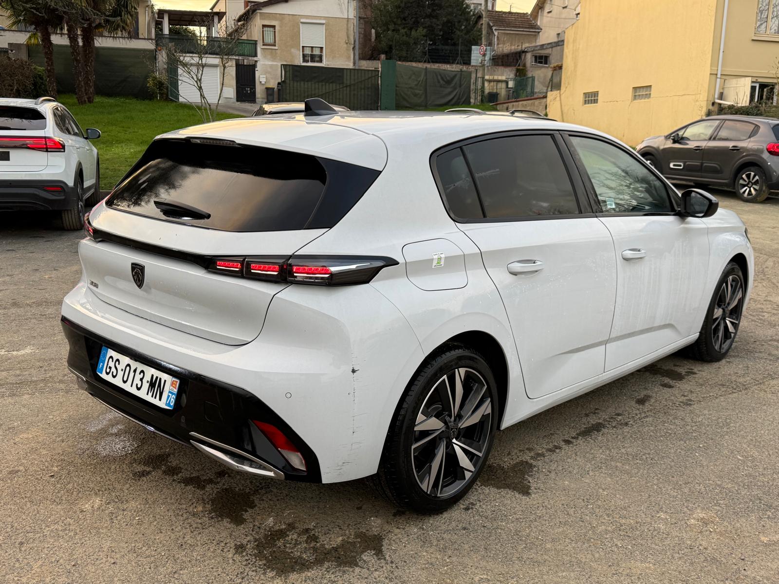 Achat PEUGEOT 308 ALLURE PACK 1.2 PURETECH 130CH 21/11/2023 en France pour importation en Algérie (Occasion). Spécialiste Export -3 ans, CCR, Mujahid chez DJ CAR. Réf ibmc9r504