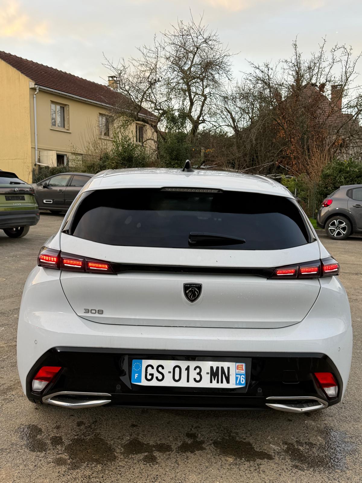 Achat PEUGEOT 308 ALLURE PACK 1.2 PURETECH 130CH 21/11/2023 en France pour importation en Algérie (Occasion). Spécialiste Export -3 ans, CCR, Mujahid chez DJ CAR. Réf ibmc9r504