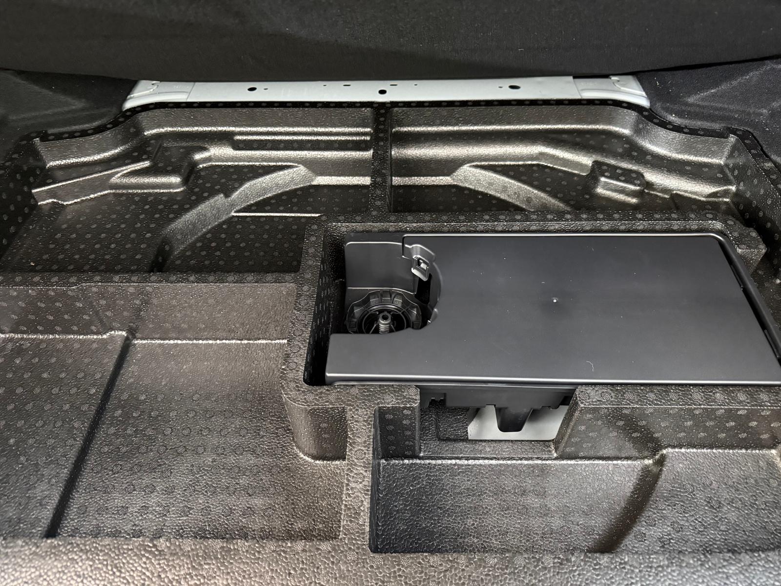 Achat PEUGEOT 308 ALLURE PACK 1.2 PURETECH 130CH 21/11/2023 en France pour importation en Algérie (Occasion). Spécialiste Export -3 ans, CCR, Mujahid chez DJ CAR. Réf ibmc9r504