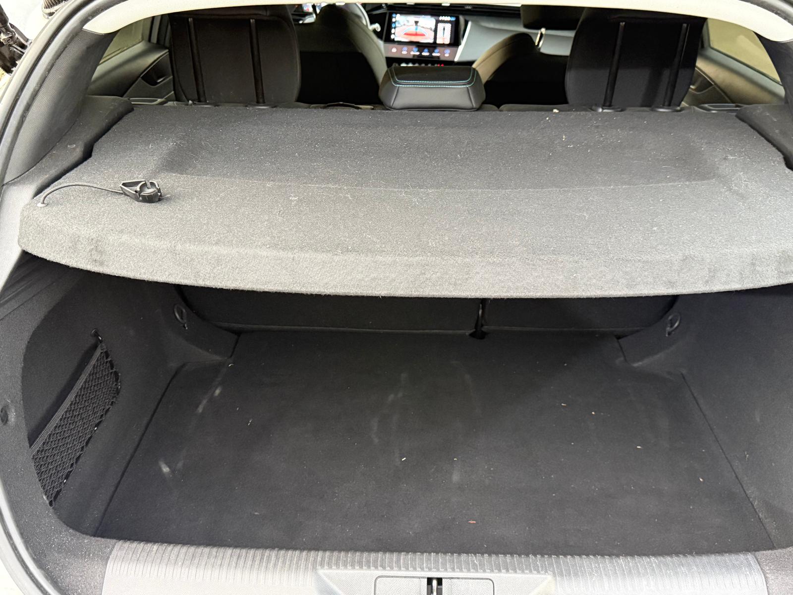 Achat PEUGEOT 308 ALLURE PACK 1.2 PURETECH 130CH 21/11/2023 en France pour importation en Algérie (Occasion). Spécialiste Export -3 ans, CCR, Mujahid chez DJ CAR. Réf ibmc9r504