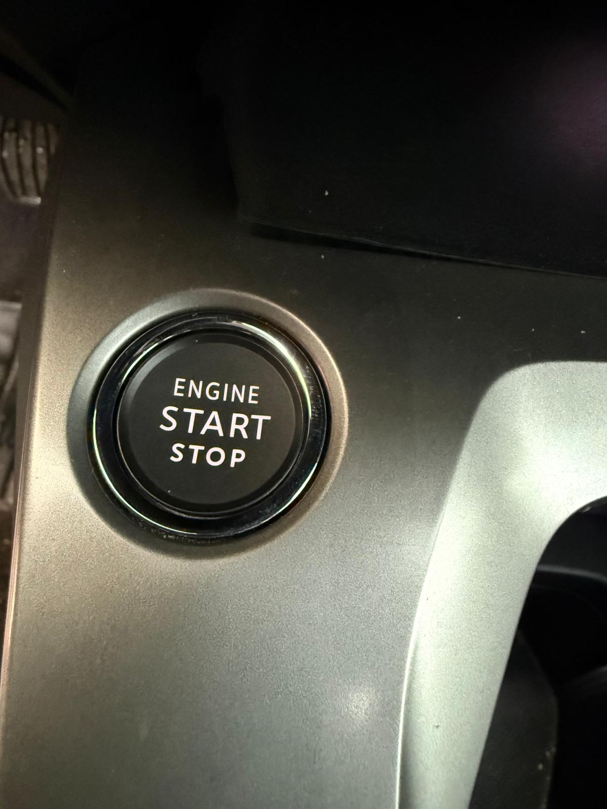 Achat PEUGEOT 308 ALLURE PACK 1.2 PURETECH 130CH 21/11/2023 en France pour importation en Algérie (Occasion). Spécialiste Export -3 ans, CCR, Mujahid chez DJ CAR. Réf ibmc9r504