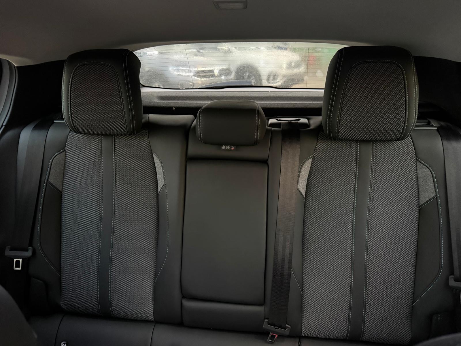 Achat PEUGEOT 308 ALLURE PACK 1.2 PURETECH 130CH 21/11/2023 en France pour importation en Algérie (Occasion). Spécialiste Export -3 ans, CCR, Mujahid chez DJ CAR. Réf ibmc9r504