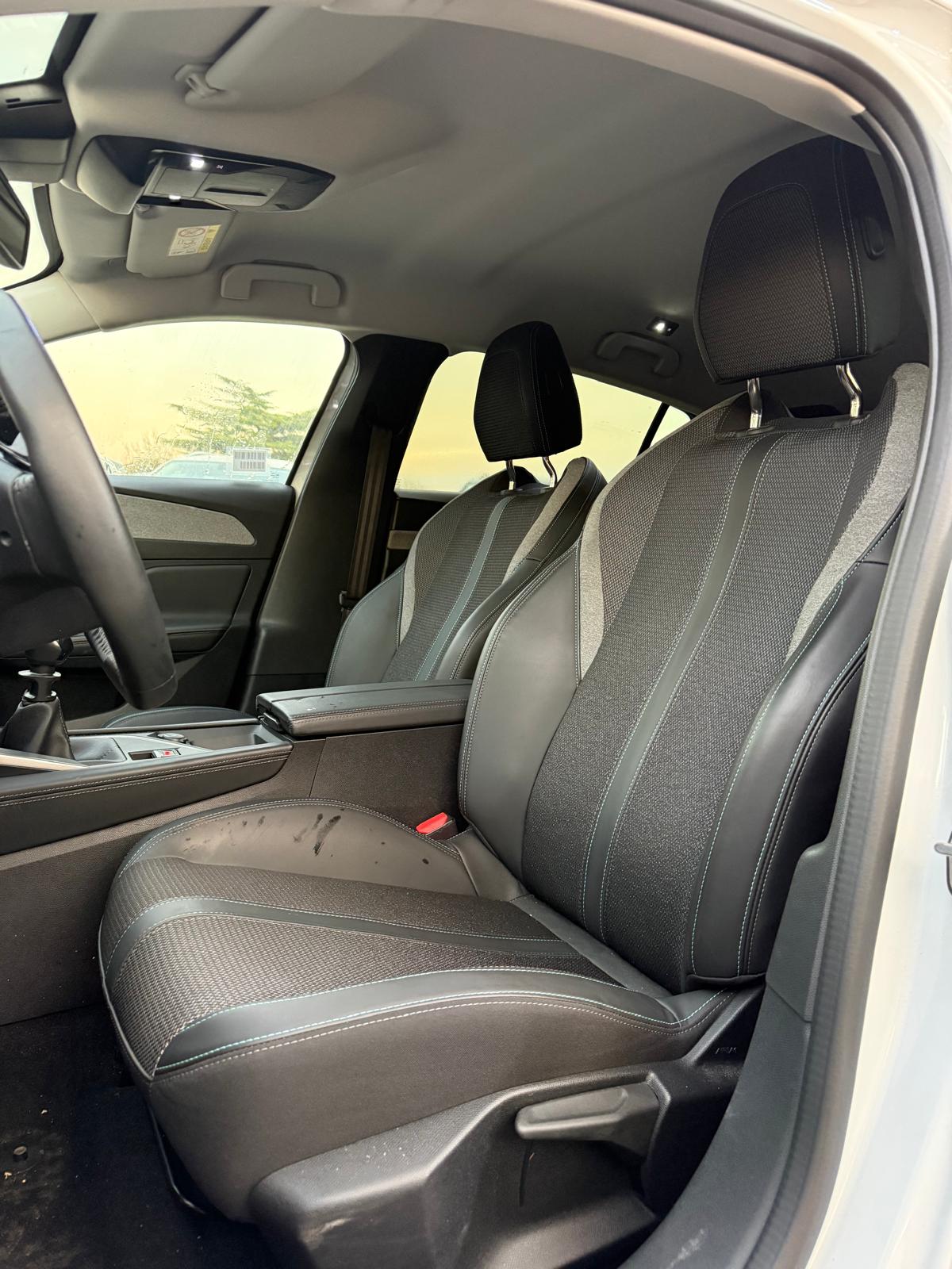 Achat PEUGEOT 308 ALLURE PACK 1.2 PURETECH 130CH 21/11/2023 en France pour importation en Algérie (Occasion). Spécialiste Export -3 ans, CCR, Mujahid chez DJ CAR. Réf ibmc9r504