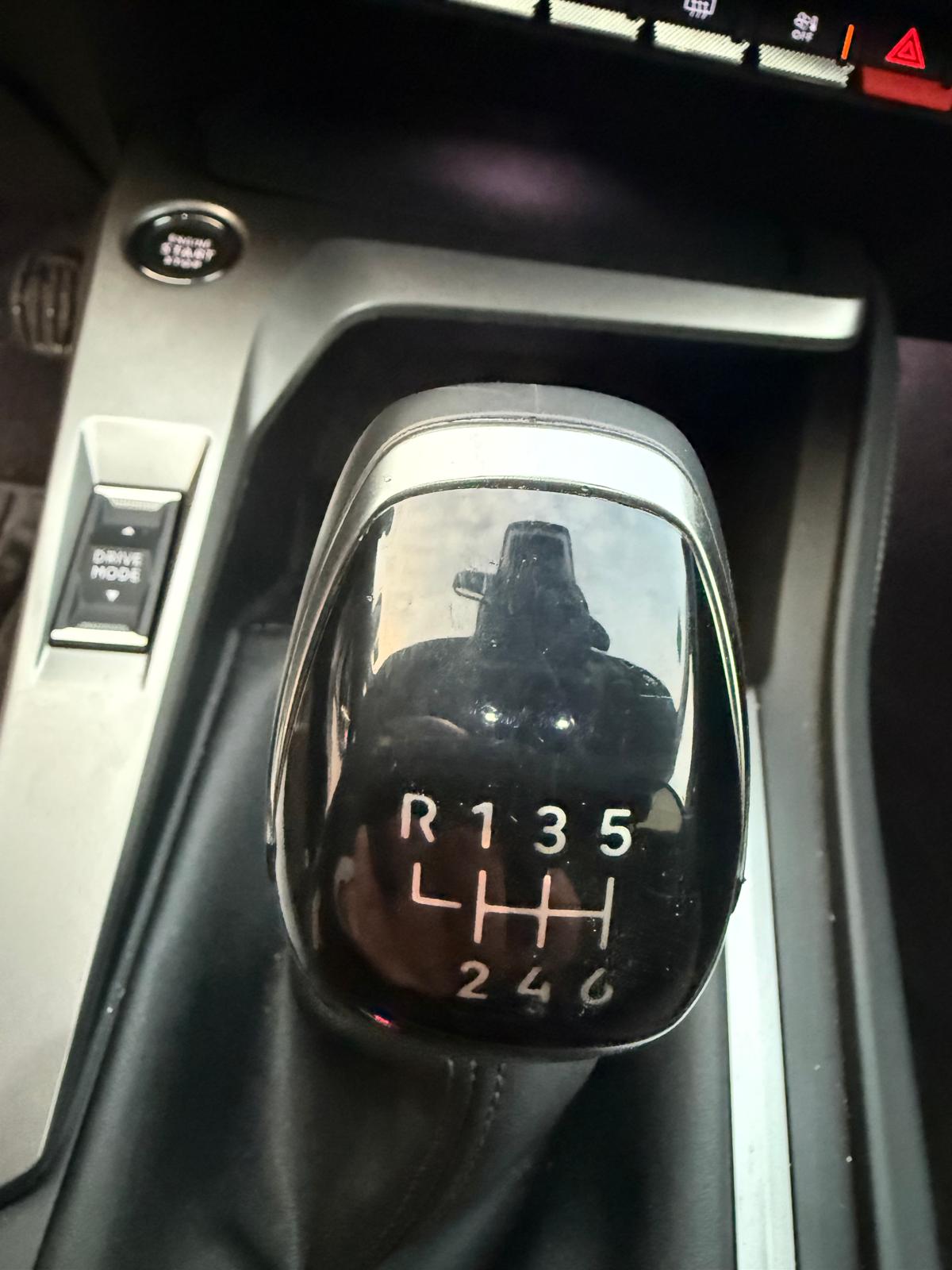 Achat PEUGEOT 308 ALLURE PACK 1.2 PURETECH 130CH 21/11/2023 en France pour importation en Algérie (Occasion). Spécialiste Export -3 ans, CCR, Mujahid chez DJ CAR. Réf ibmc9r504