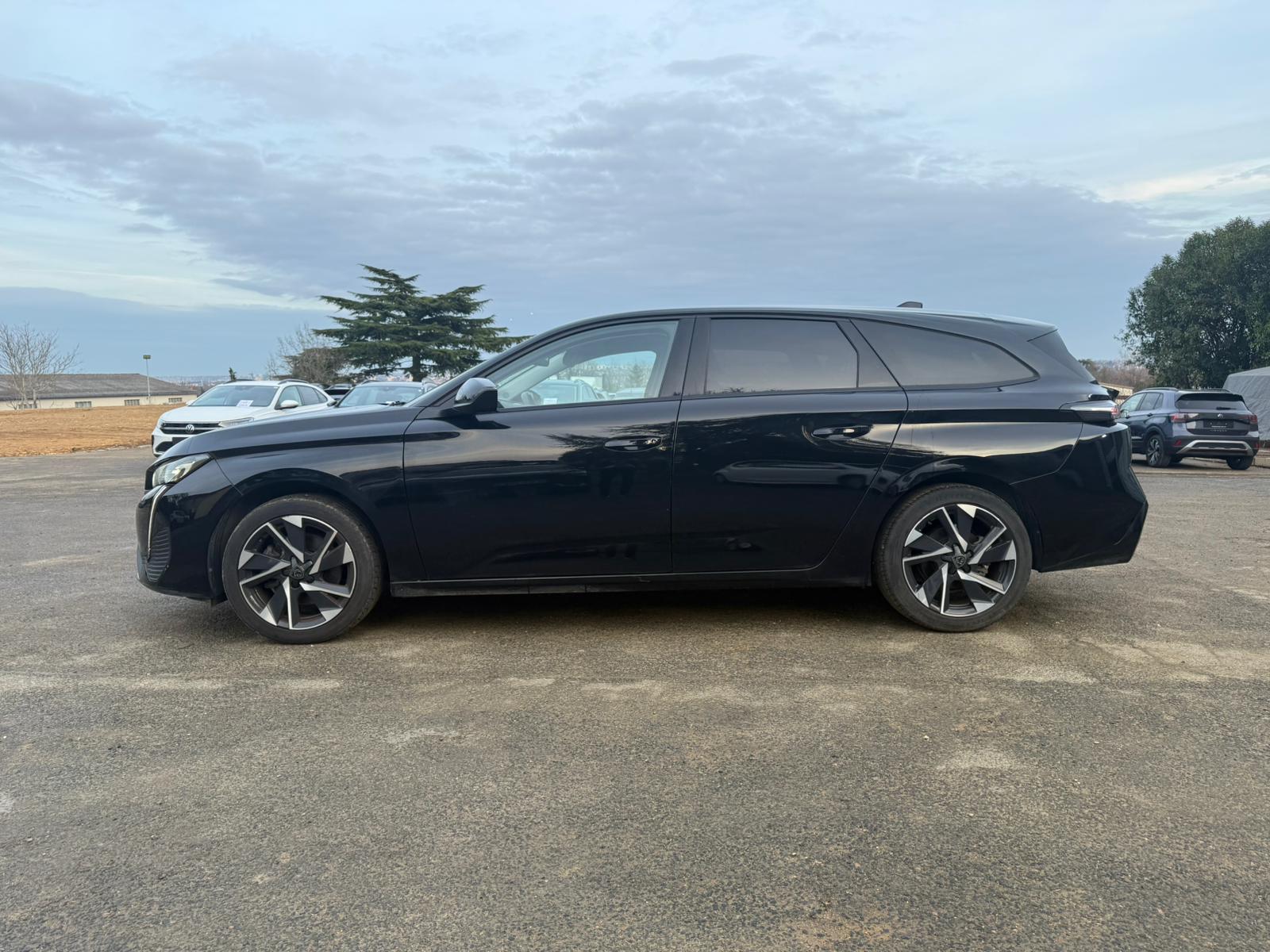 Achat PEUGEOT	308 SW 1.2 PureTech 130ch ALLURE PACK EAT8 30/05/2023 en France pour importation en Algérie (Occasion). Spécialiste Export -3 ans, CCR, Mujahid chez DJ CAR. Réf 2h5qnjnk9