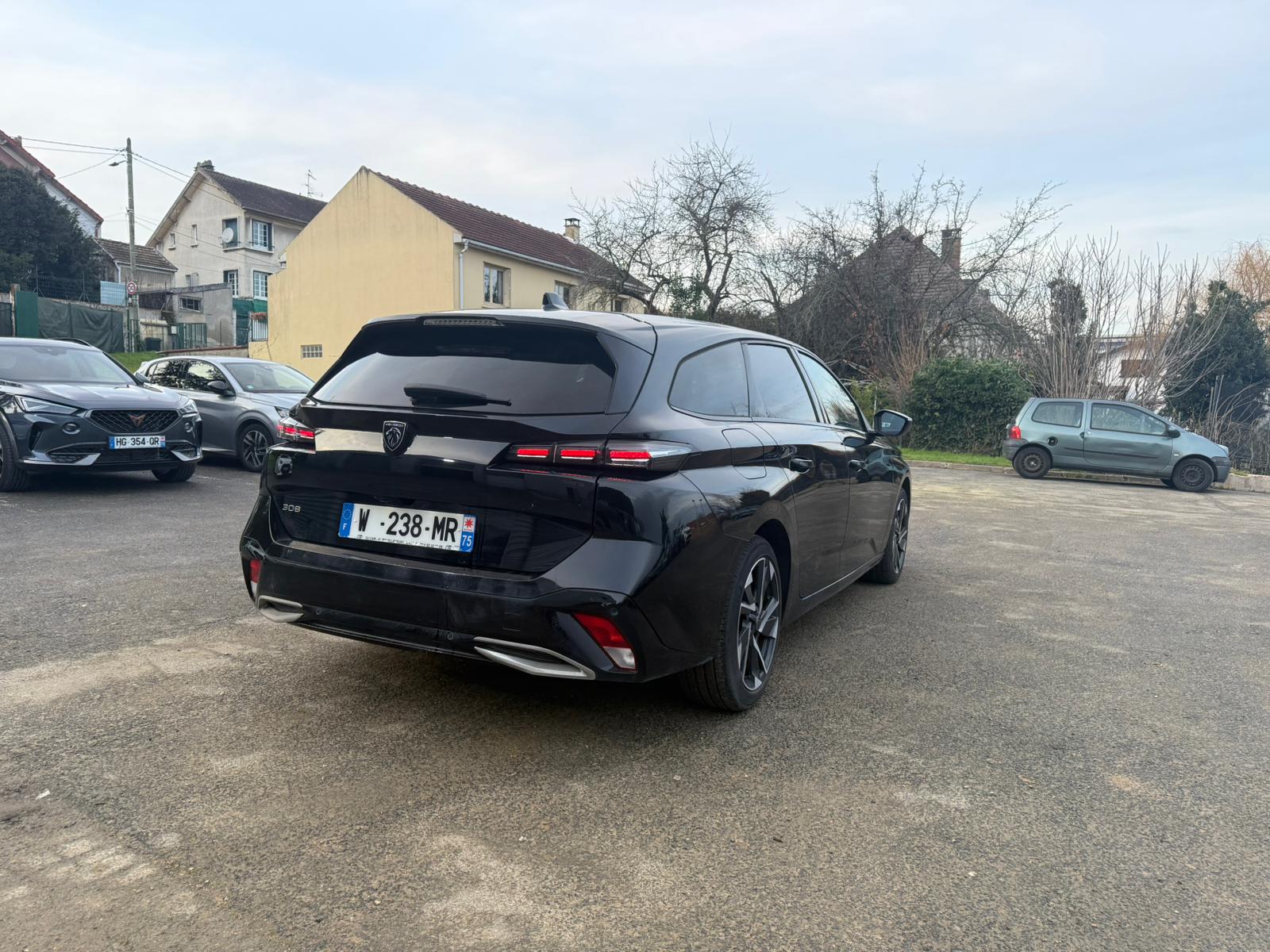 Achat PEUGEOT	308 SW 1.2 PureTech 130ch ALLURE PACK EAT8 30/05/2023 en France pour importation en Algérie (Occasion). Spécialiste Export -3 ans, CCR, Mujahid chez DJ CAR. Réf 2h5qnjnk9