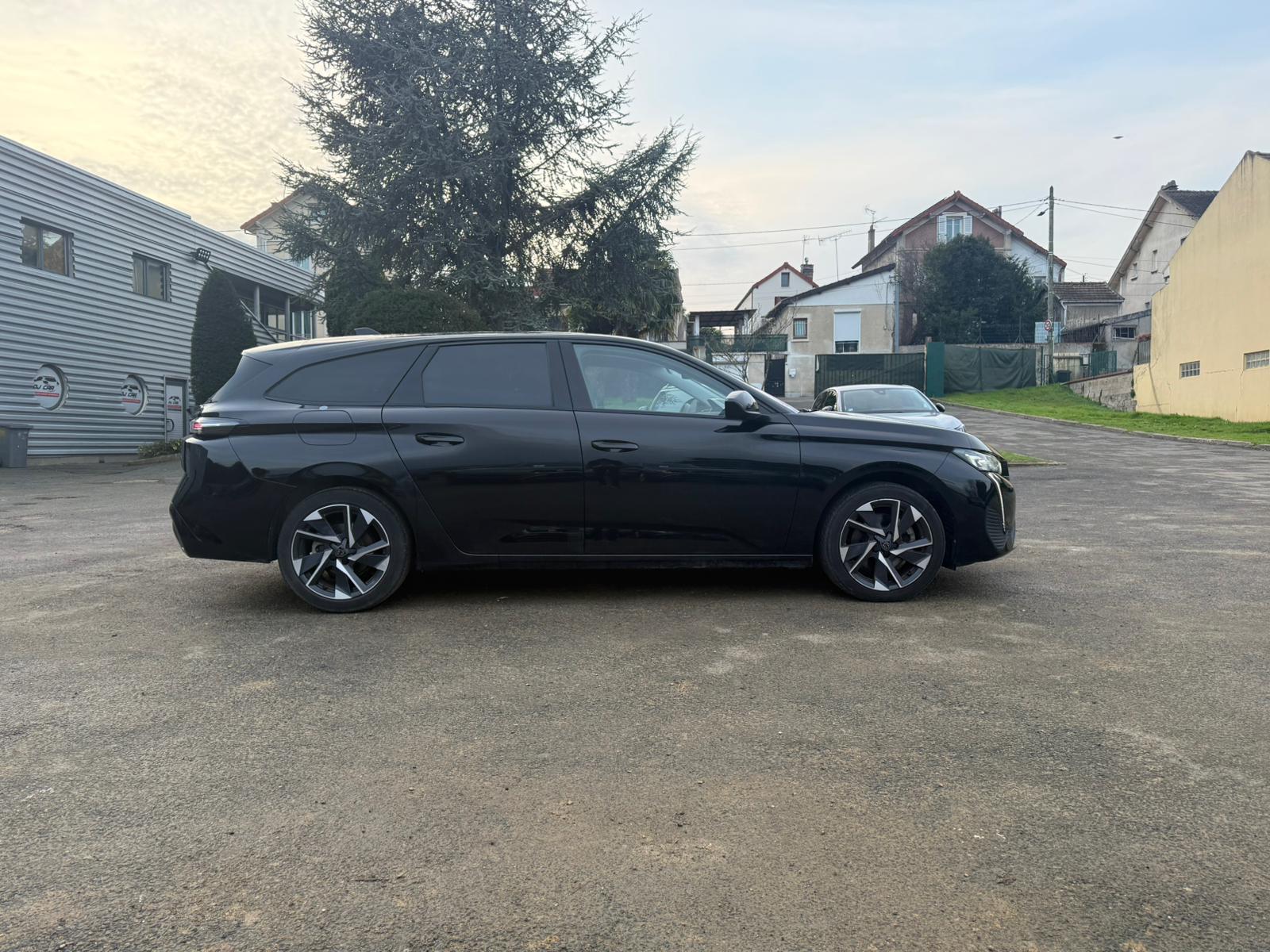 Achat PEUGEOT	308 SW 1.2 PureTech 130ch ALLURE PACK EAT8 30/05/2023 en France pour importation en Algérie (Occasion). Spécialiste Export -3 ans, CCR, Mujahid chez DJ CAR. Réf 2h5qnjnk9