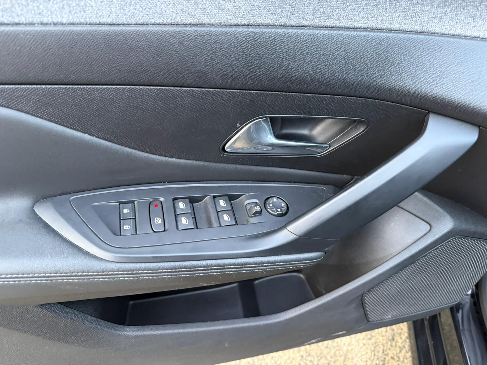 Achat PEUGEOT	308 SW 1.2 PureTech 130ch ALLURE PACK EAT8 30/05/2023 en France pour importation en Algérie (Occasion). Spécialiste Export -3 ans, CCR, Mujahid chez DJ CAR. Réf 2h5qnjnk9