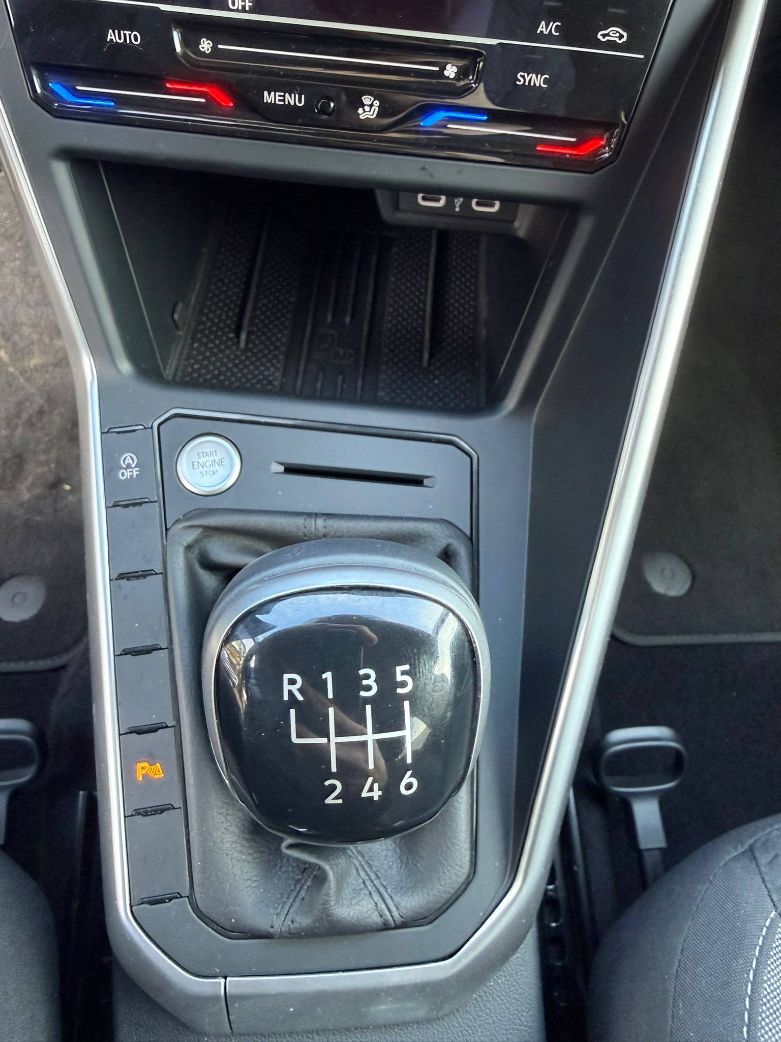 Achat VOLKSWAGEN TAIGO LIFE 1.0 TSI 115 BVM6 LIFE 25/02/2025 en France pour importation en Algérie (Occasion). Spécialiste Export -3 ans, CCR, Mujahid chez DJ CAR. Réf 8buc0yuu