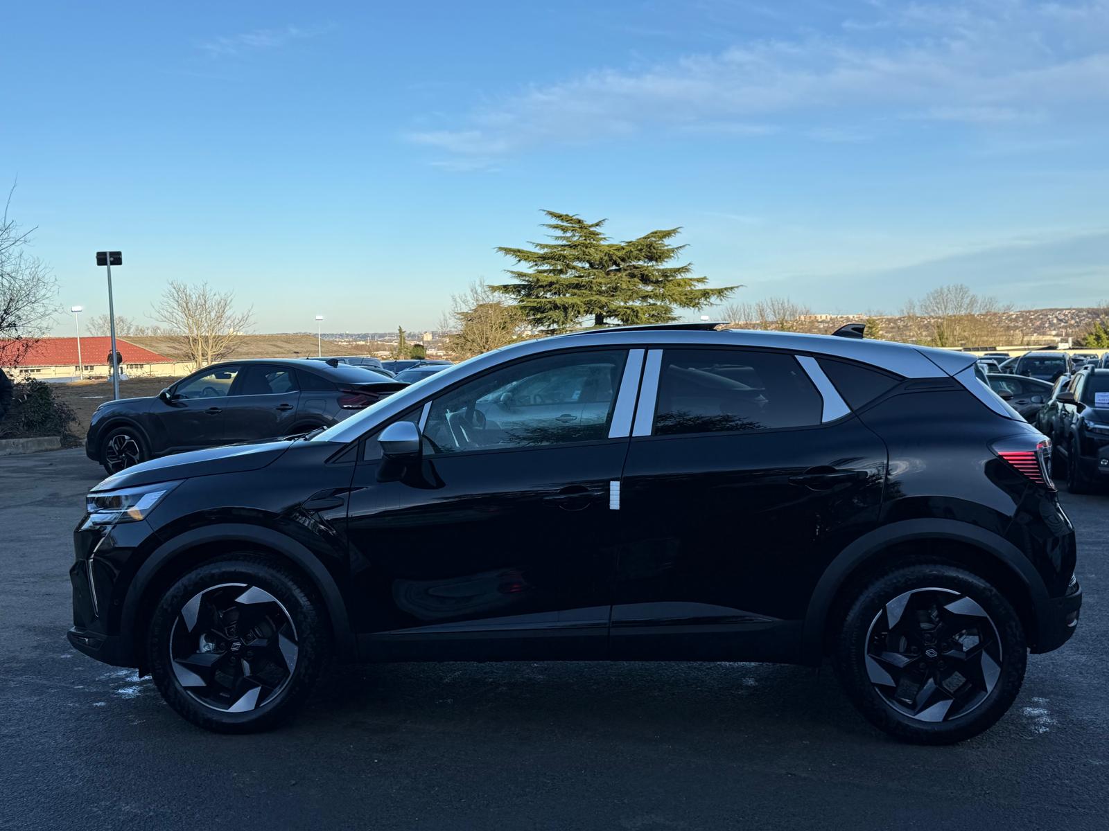 Achat RENAULT CAPTUR TECHNO 1.3 TCE 155 CH TOIT GRIS 2026 en France pour importation en Algérie (Neuf). Spécialiste Export -3 ans, CCR, Mujahid chez DJ CAR. Réf rynd53i