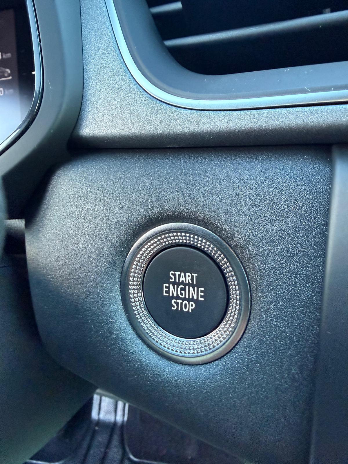 Achat RENAULT CAPTUR TECHNO 1.3 TCE 155 CH TOIT GRIS 2026 en France pour importation en Algérie (Neuf). Spécialiste Export -3 ans, CCR, Mujahid chez DJ CAR. Réf rynd53i