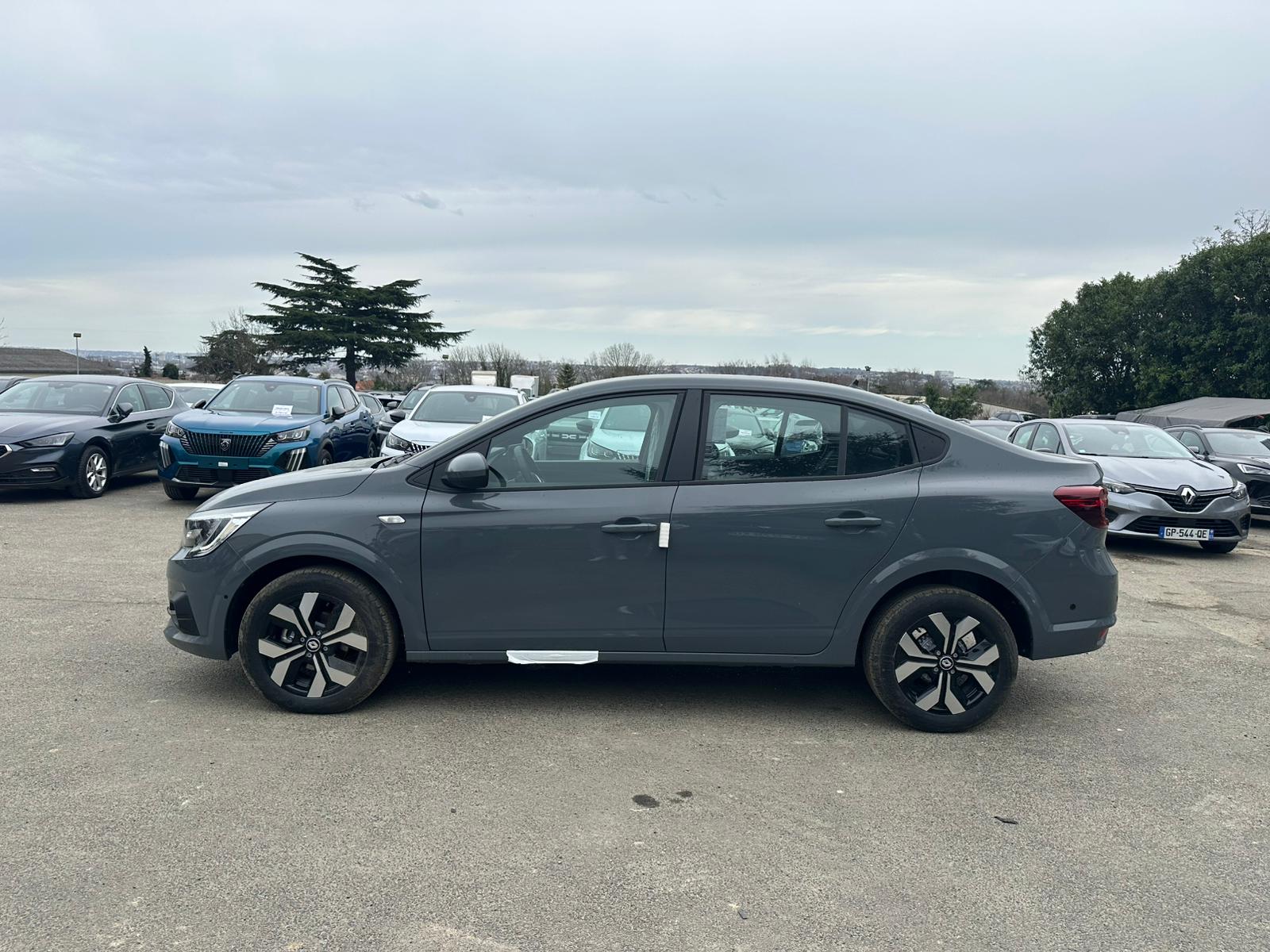 Achat RENAULT TALIANT ZEN 1.0 TCE 100 CH BVA 2026 en France pour importation en Algérie (Neuf). Spécialiste Export -3 ans, CCR, Mujahid chez DJ CAR. Réf 2442tf67