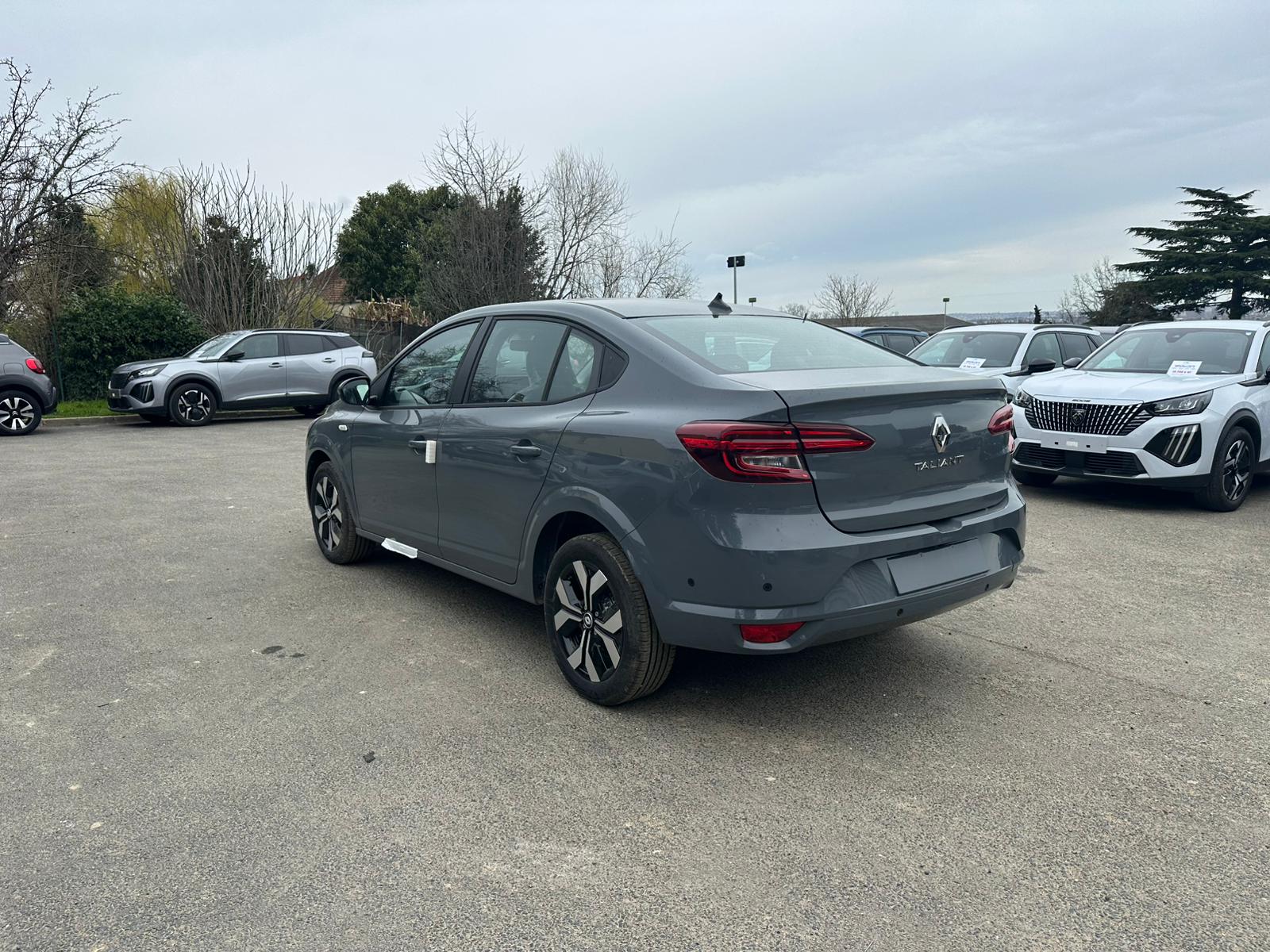 Achat RENAULT TALIANT ZEN 1.0 TCE 100 CH BVA 2026 en France pour importation en Algérie (Neuf). Spécialiste Export -3 ans, CCR, Mujahid chez DJ CAR. Réf 2442tf67