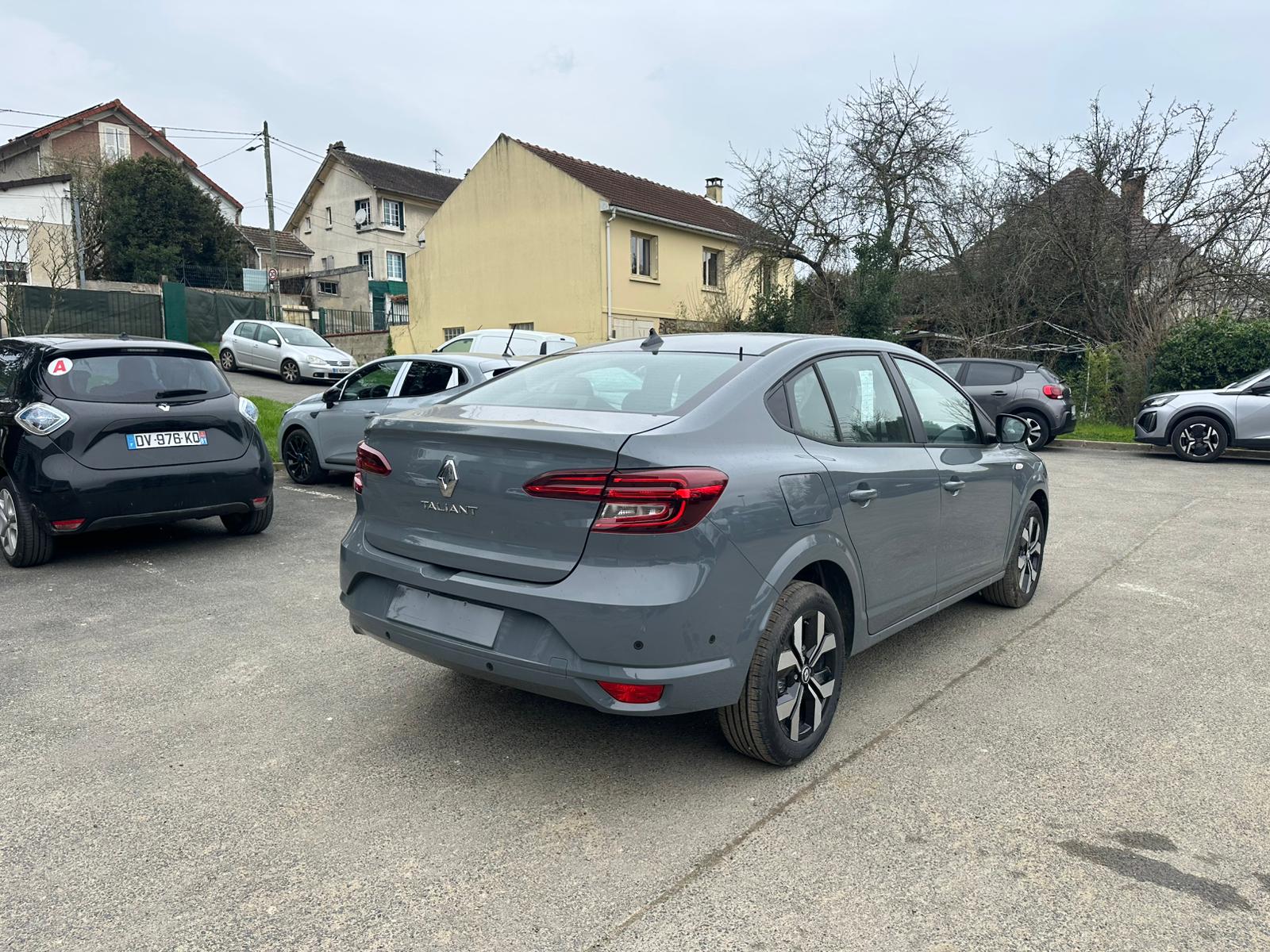 Achat RENAULT TALIANT ZEN 1.0 TCE 100 CH BVA 2026 en France pour importation en Algérie (Neuf). Spécialiste Export -3 ans, CCR, Mujahid chez DJ CAR. Réf 2442tf67