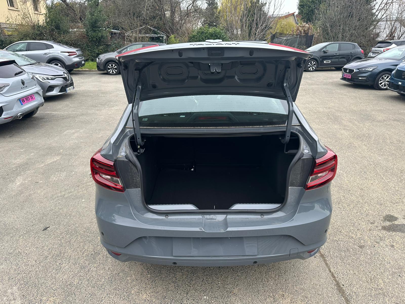 Achat RENAULT TALIANT ZEN 1.0 TCE 100 CH BVA 2026 en France pour importation en Algérie (Neuf). Spécialiste Export -3 ans, CCR, Mujahid chez DJ CAR. Réf 2442tf67