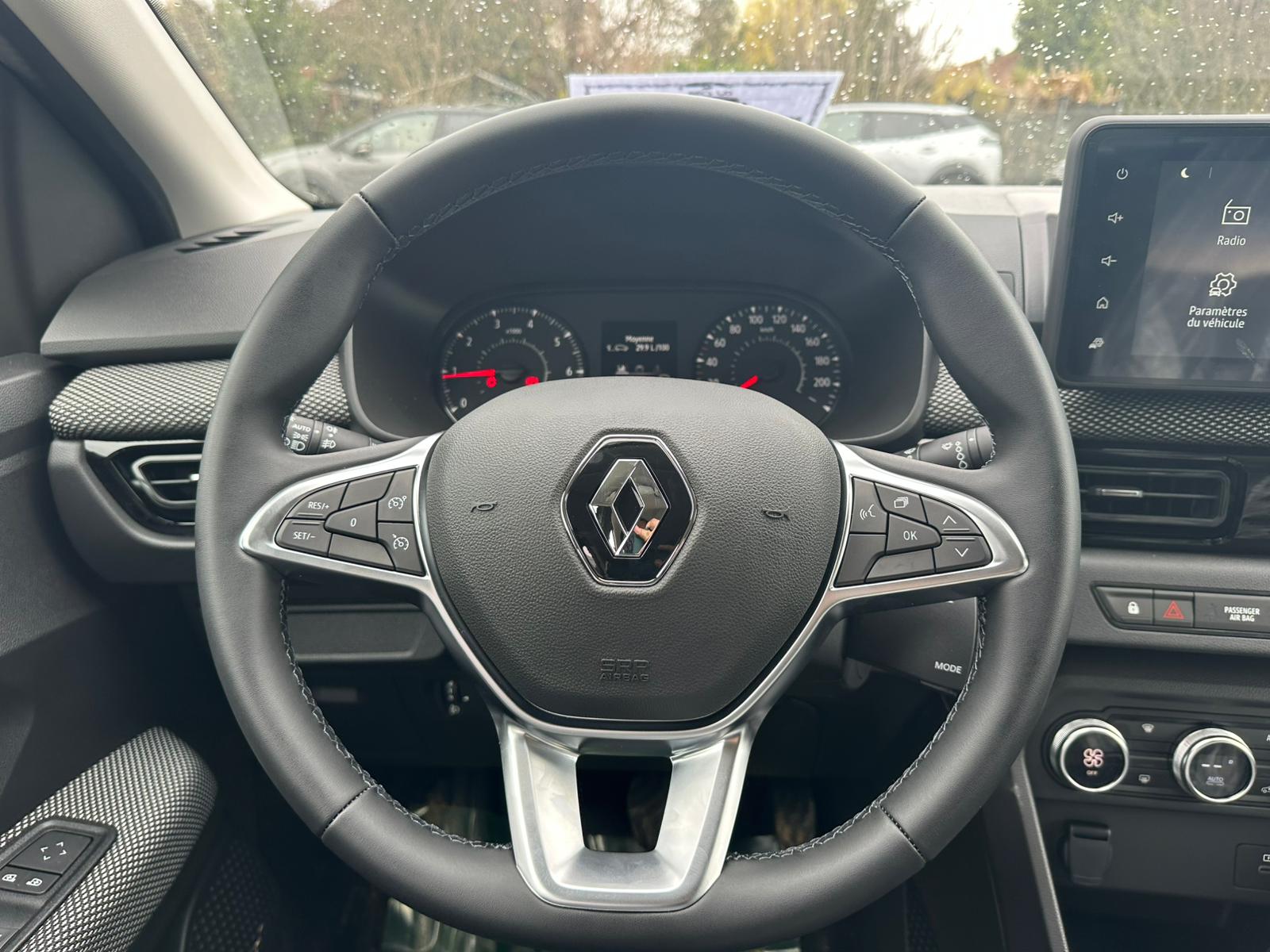 Achat RENAULT TALIANT ZEN 1.0 TCE 100 CH BVA 2026 en France pour importation en Algérie (Neuf). Spécialiste Export -3 ans, CCR, Mujahid chez DJ CAR. Réf 2442tf67