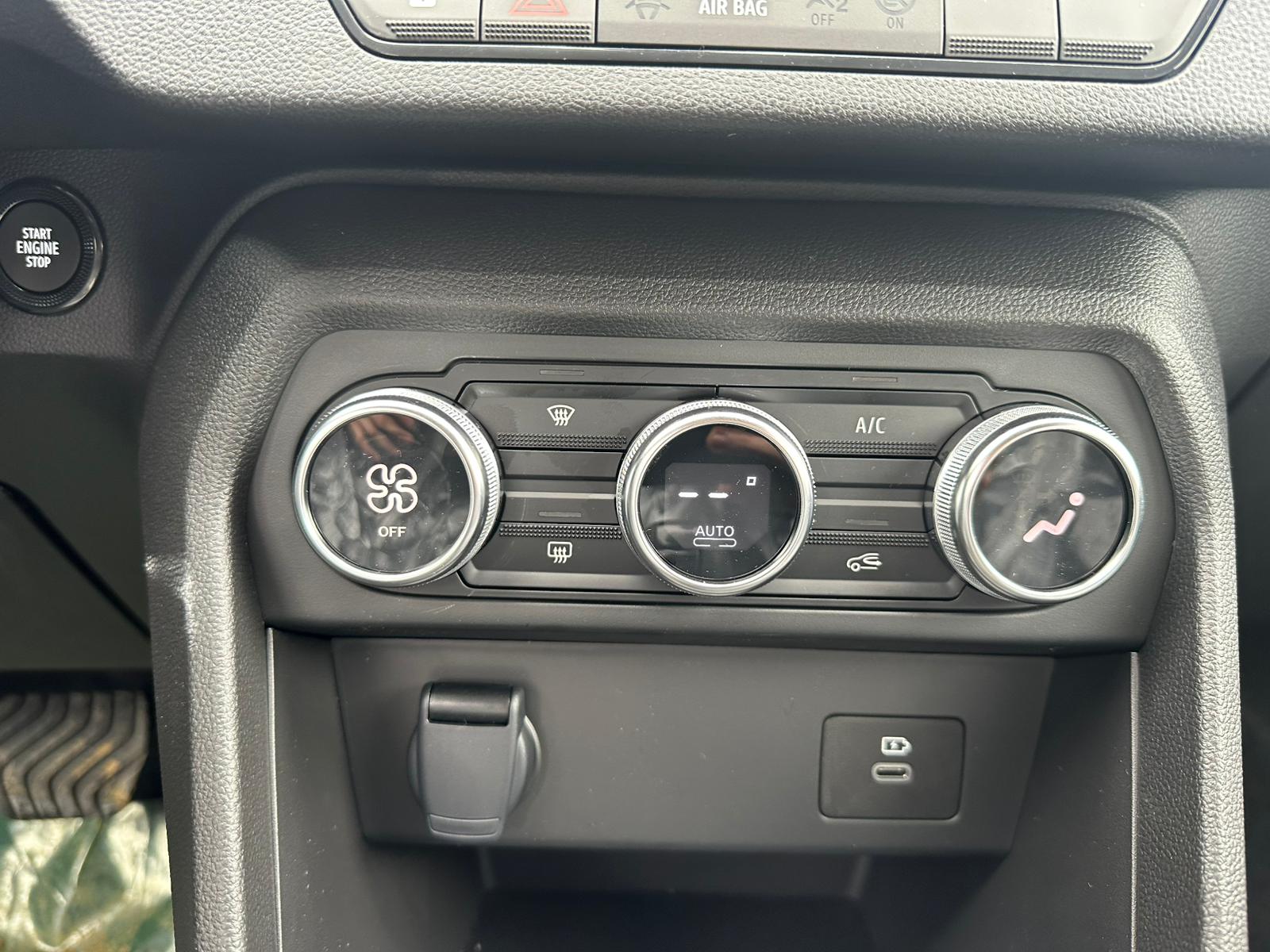 Achat RENAULT TALIANT ZEN 1.0 TCE 100 CH BVA 2026 en France pour importation en Algérie (Neuf). Spécialiste Export -3 ans, CCR, Mujahid chez DJ CAR. Réf 2442tf67