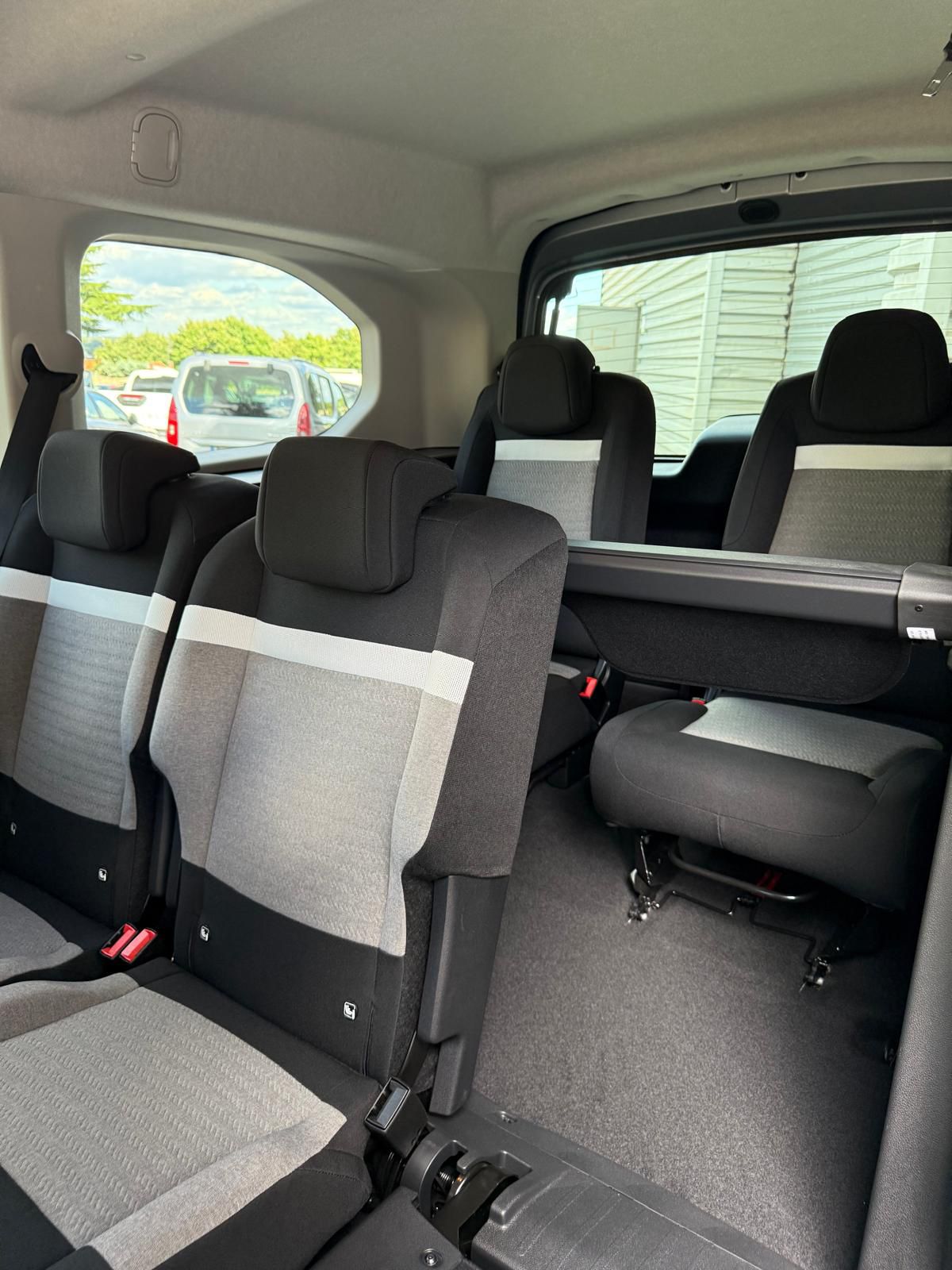 Achat CITROEN BERLINGO PLUS 7 PLACES NEW 1.6 HDI 92 CH 2026 en France pour importation en Algérie (Neuf). Spécialiste Export -3 ans, CCR, Mujahid chez DJ CAR. Réf 455qr5me