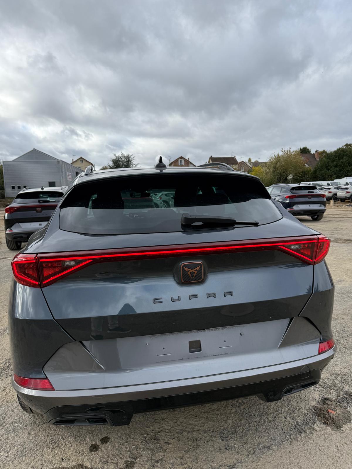 Achat CUPRA FORMENTOR 1.5 TSI 150 CH DSG7 07/04/2023 en France pour importation en Algérie (Occasion). Spécialiste Export -3 ans, CCR, Mujahid chez DJ CAR. Réf 5q77q0k