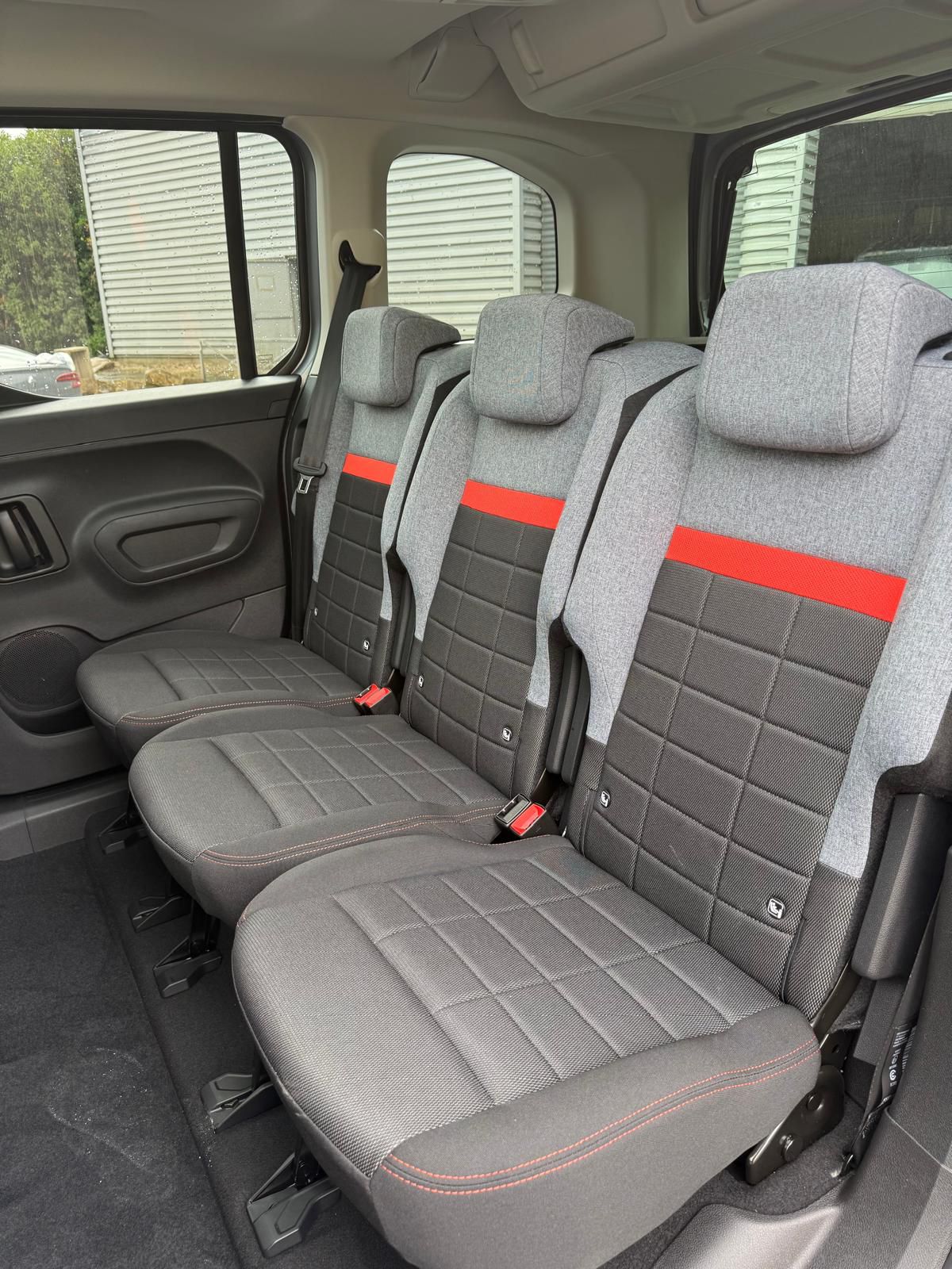 Achat CITROEN BERLINGO XTR NEW SHINE 1.6 HDI 92 CH 5P 2026 en France pour importation en Algérie (Neuf). Spécialiste Export -3 ans, CCR, Mujahid chez DJ CAR. Réf cexq3c