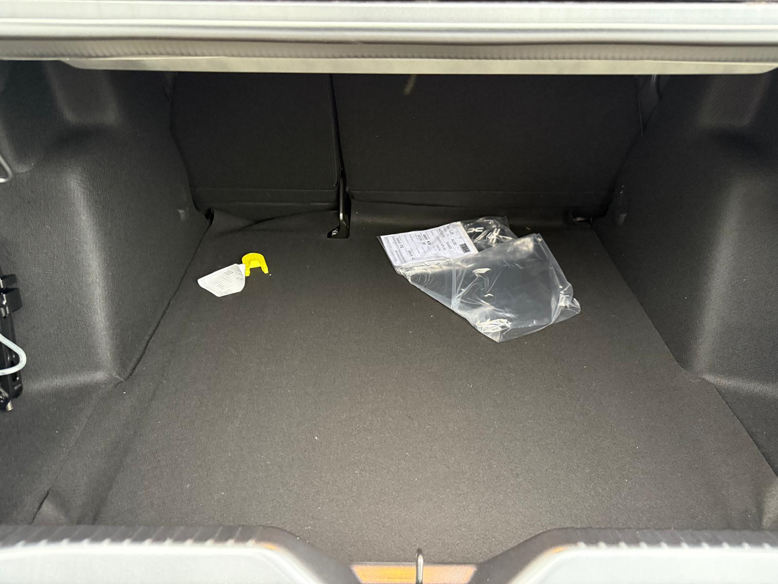 Achat DACIA LOGAN EXPRESSION 1.0 TCE 100 CH 2026 en France pour importation en Algérie (Neuf). Spécialiste Export -3 ans, CCR, Mujahid chez DJ CAR. Réf udlz7e