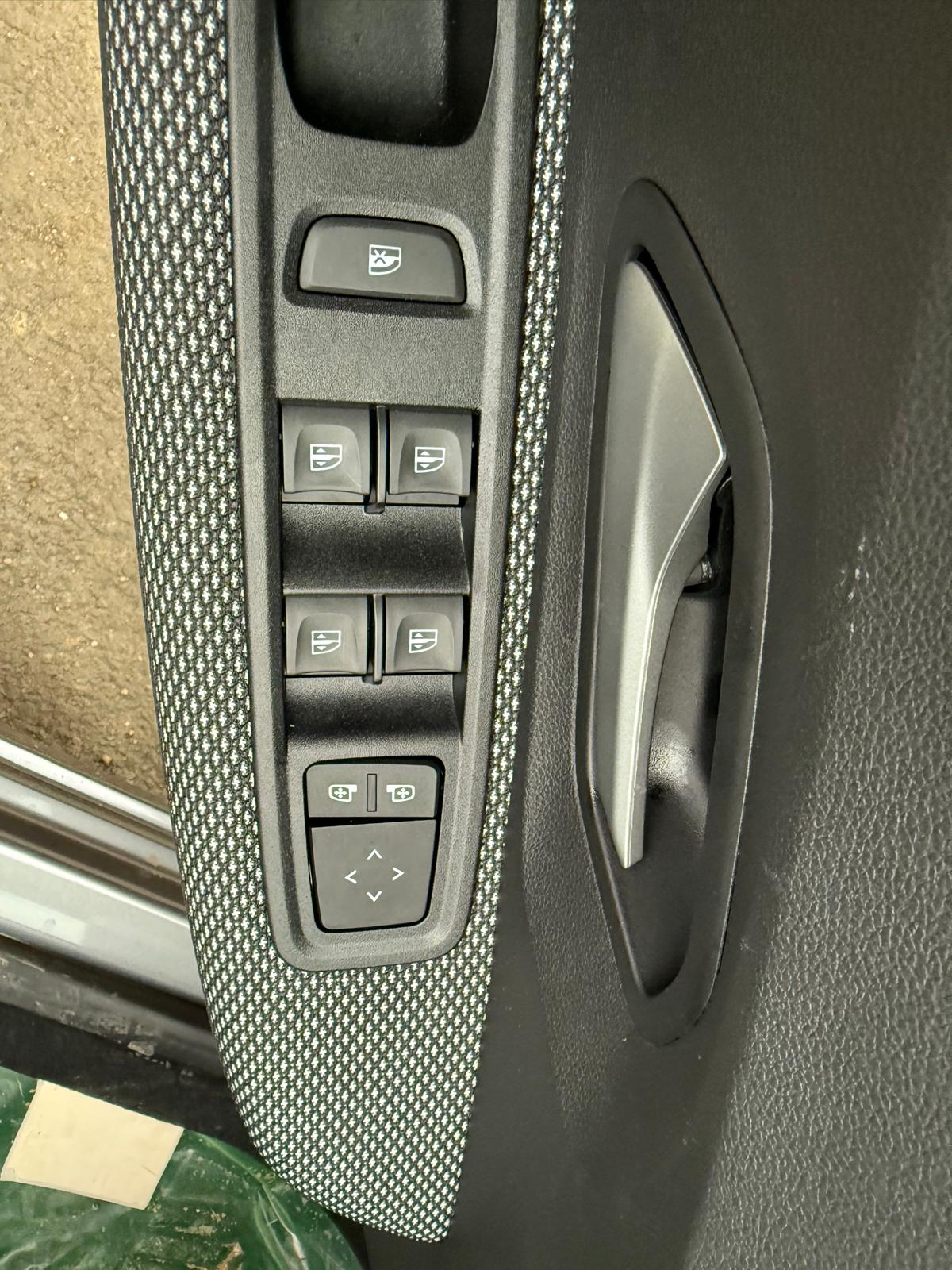 Achat DACIA LOGAN EXPRESSION 1.0 TCE 100 CH 2026 en France pour importation en Algérie (Neuf). Spécialiste Export -3 ans, CCR, Mujahid chez DJ CAR. Réf udlz7e