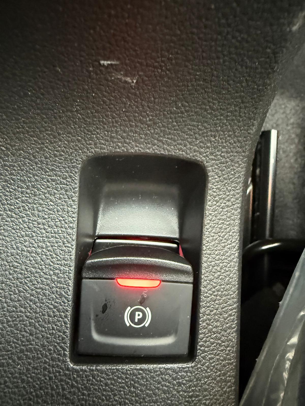 Achat DACIA LOGAN EXPRESSION 1.0 TCE 100 CH 2026 en France pour importation en Algérie (Neuf). Spécialiste Export -3 ans, CCR, Mujahid chez DJ CAR. Réf udlz7e