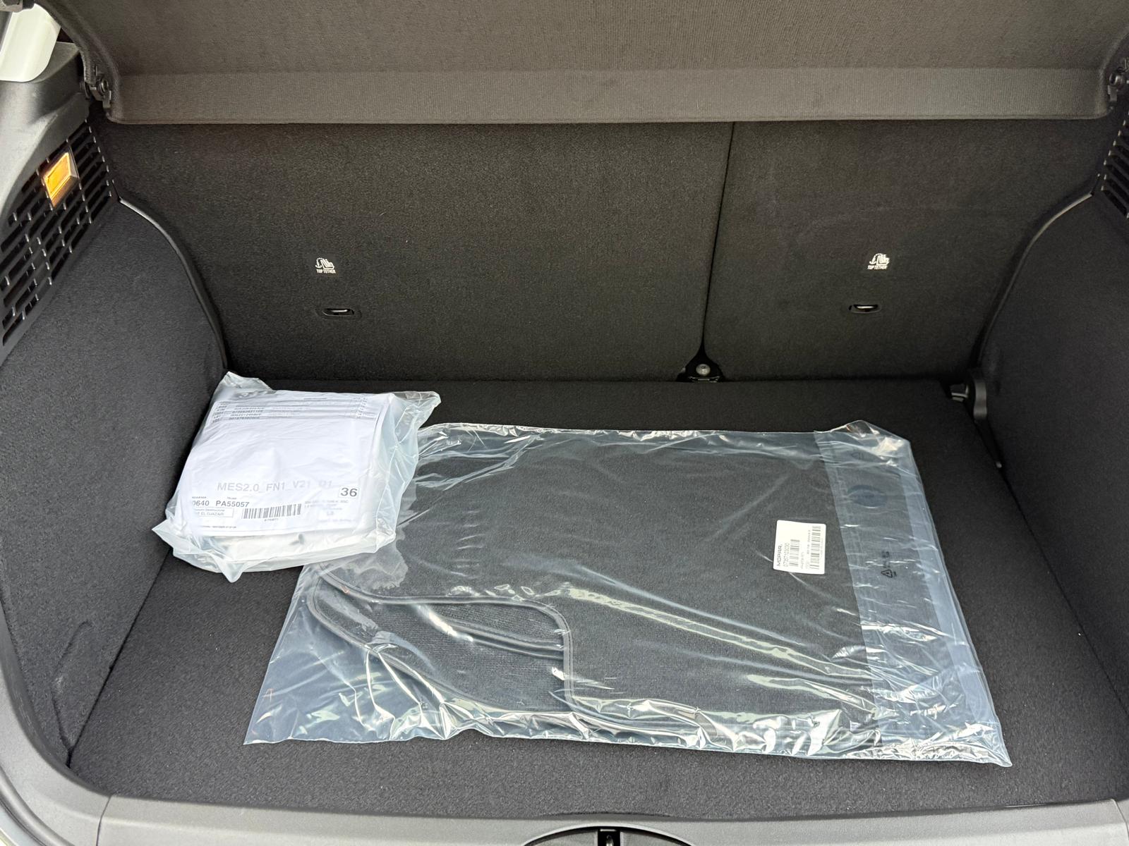 Achat PEUGEOT BOXER FOURGON L1H1 2.2L VAN 3.5T BVM6 MT 140 CH 2025 en France pour importation en Algérie (Neuf). Spécialiste Export -3 ans, CCR, Mujahid chez DJ CAR. Réf 2yy7032