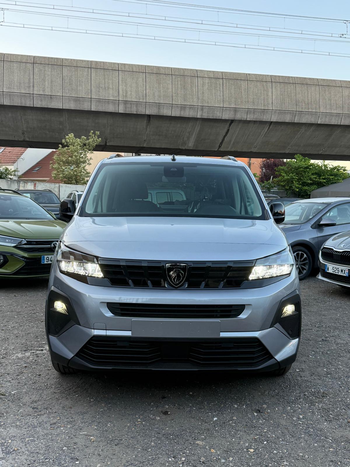 Achat PEUGEOT RIFTER GT 1.6 HDI 92 CH 2026 en France pour importation en Algérie (Neuf). Spécialiste Export -3 ans, CCR, Mujahid chez DJ CAR. Réf 352hcbo