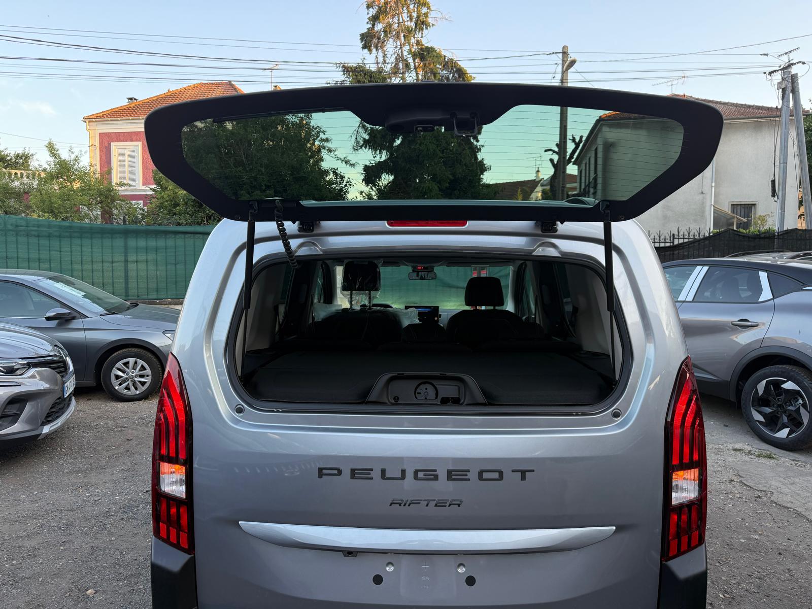 Achat PEUGEOT RIFTER GT 1.6 HDI 92 CH 2026 en France pour importation en Algérie (Neuf). Spécialiste Export -3 ans, CCR, Mujahid chez DJ CAR. Réf 352hcbo